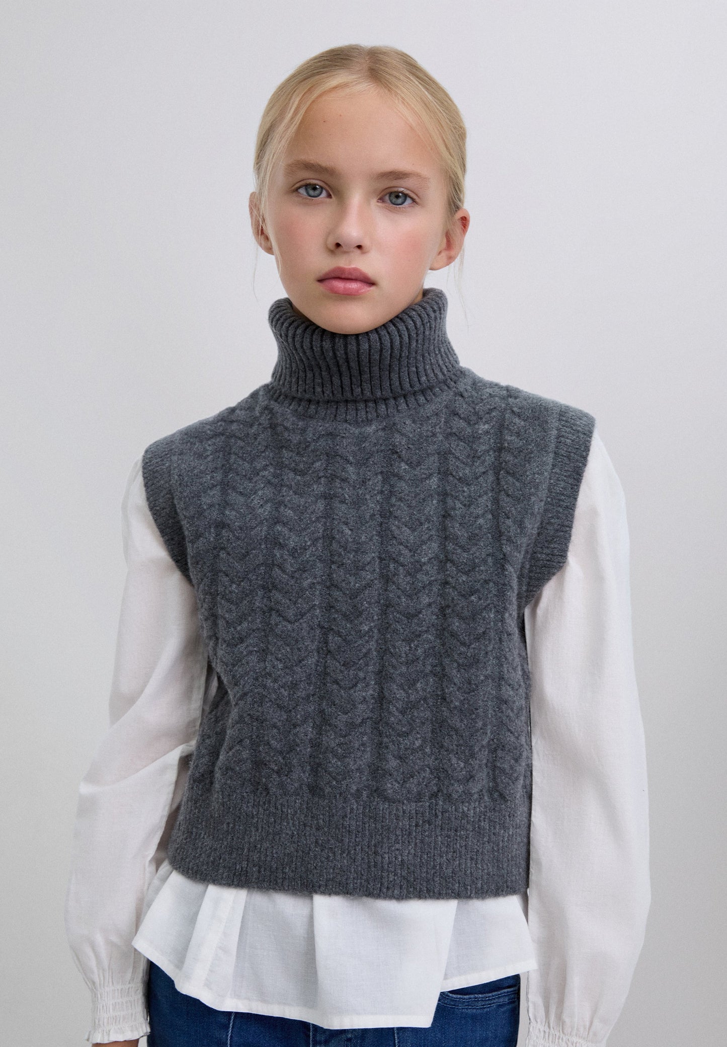 HIGH NECK KNIT VEST