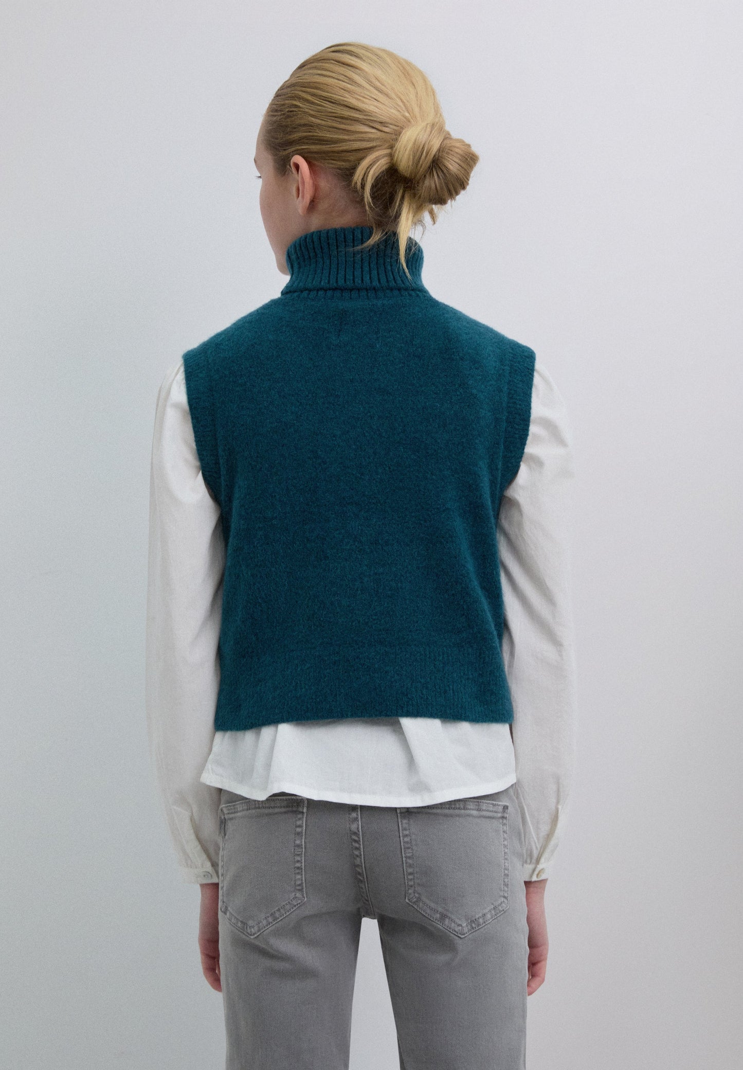 HIGH NECK KNIT VEST