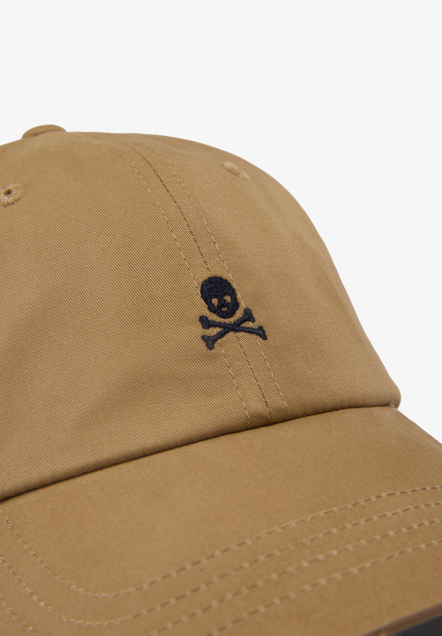 CAP WITH CONTRAST SKULL
