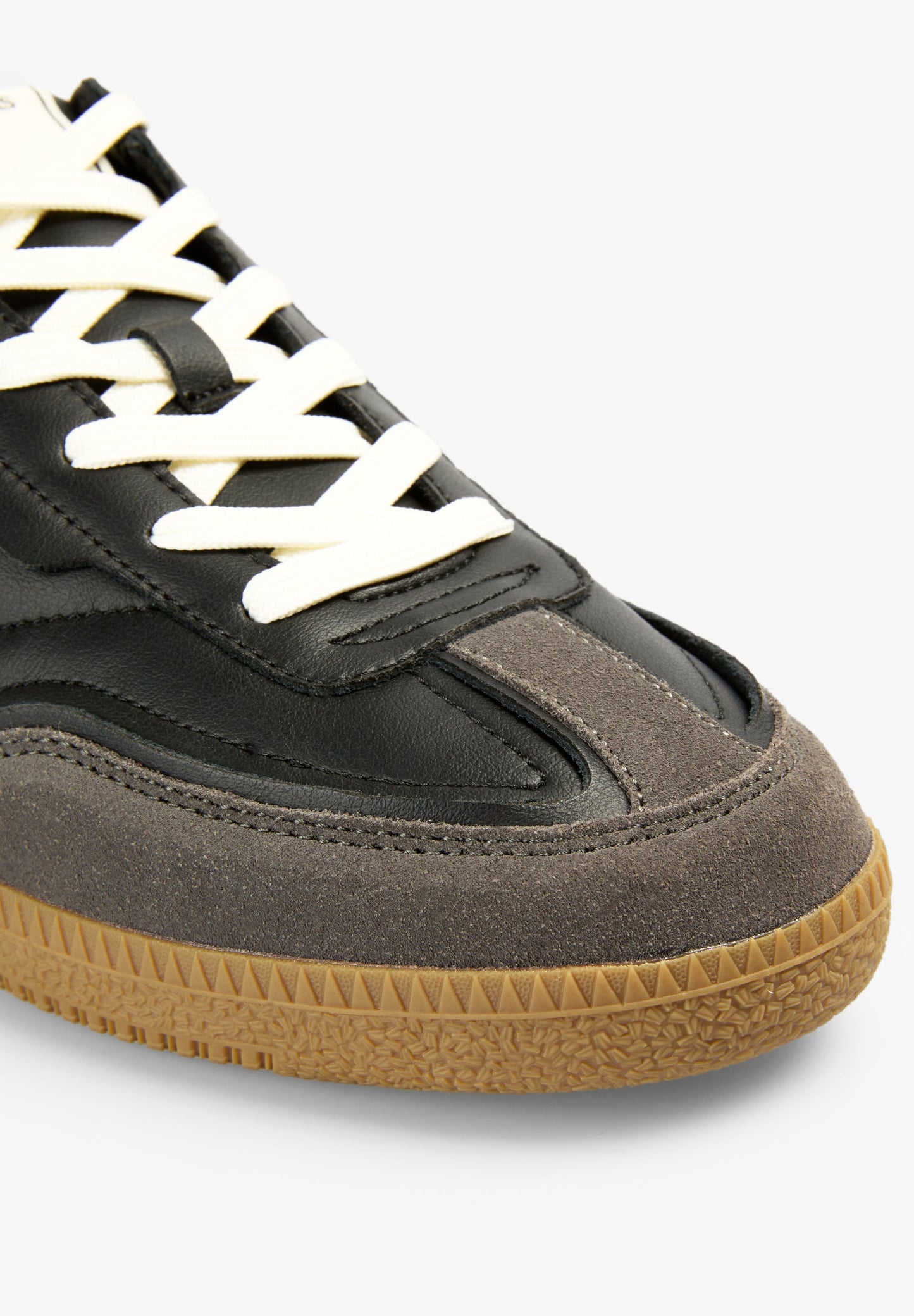 LEATHER TRAINER WITH CONTRAST SOLE