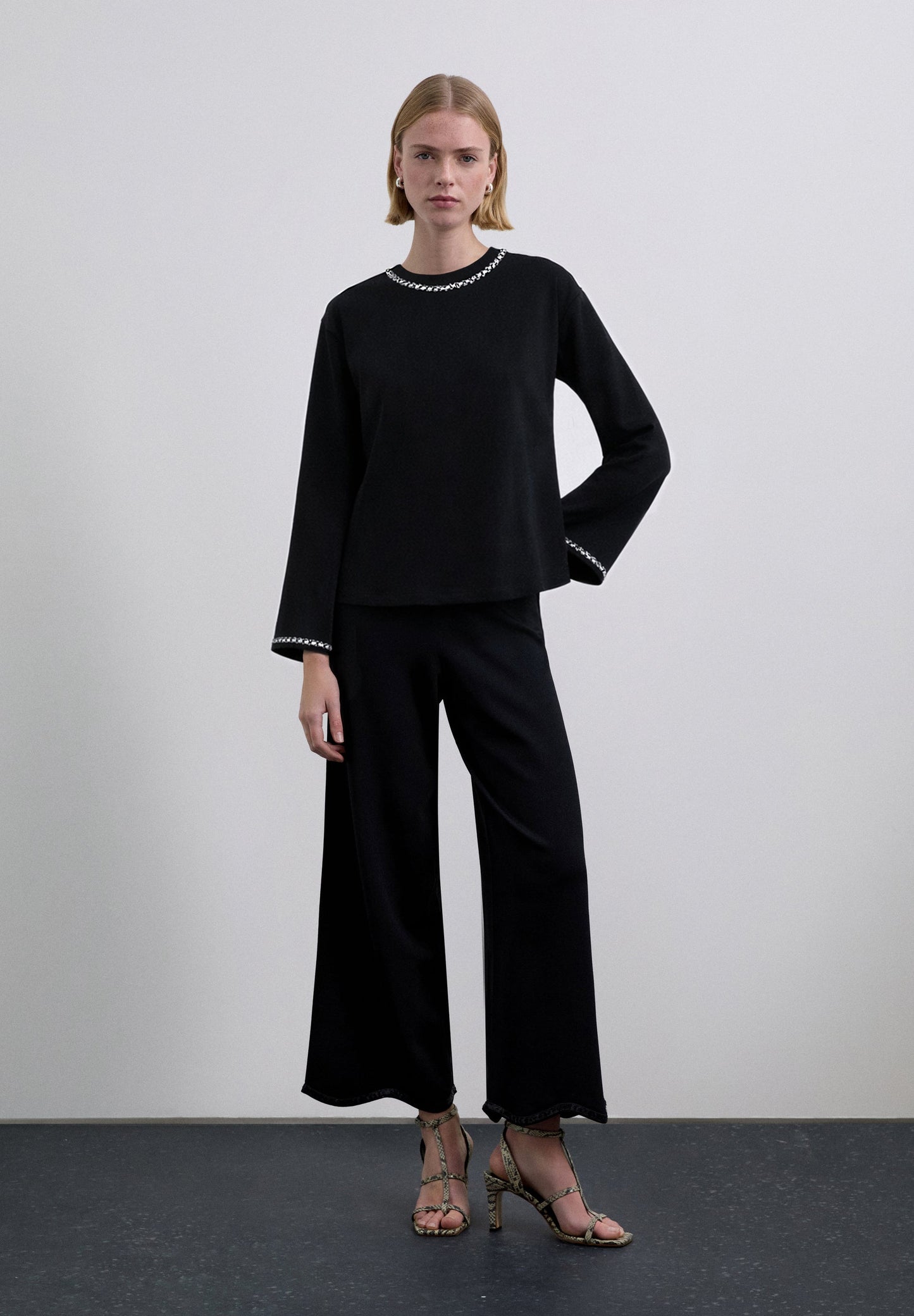 SCEMBELLISHMENT SWEATER