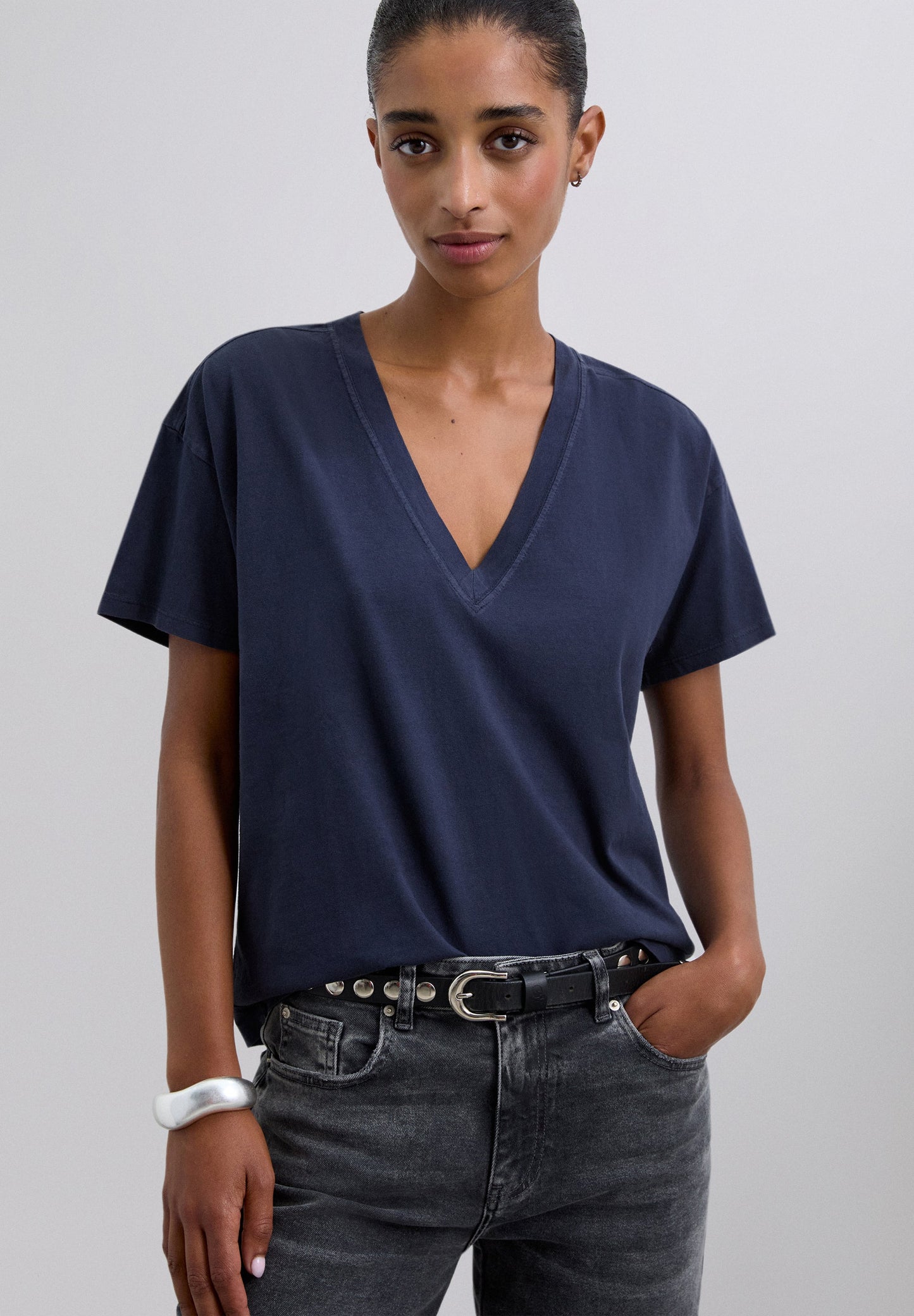 SCPLAINSKULLV TEE