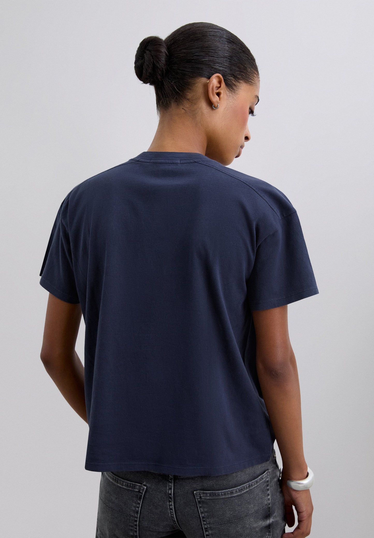 SCPLAINSKULLV TEE