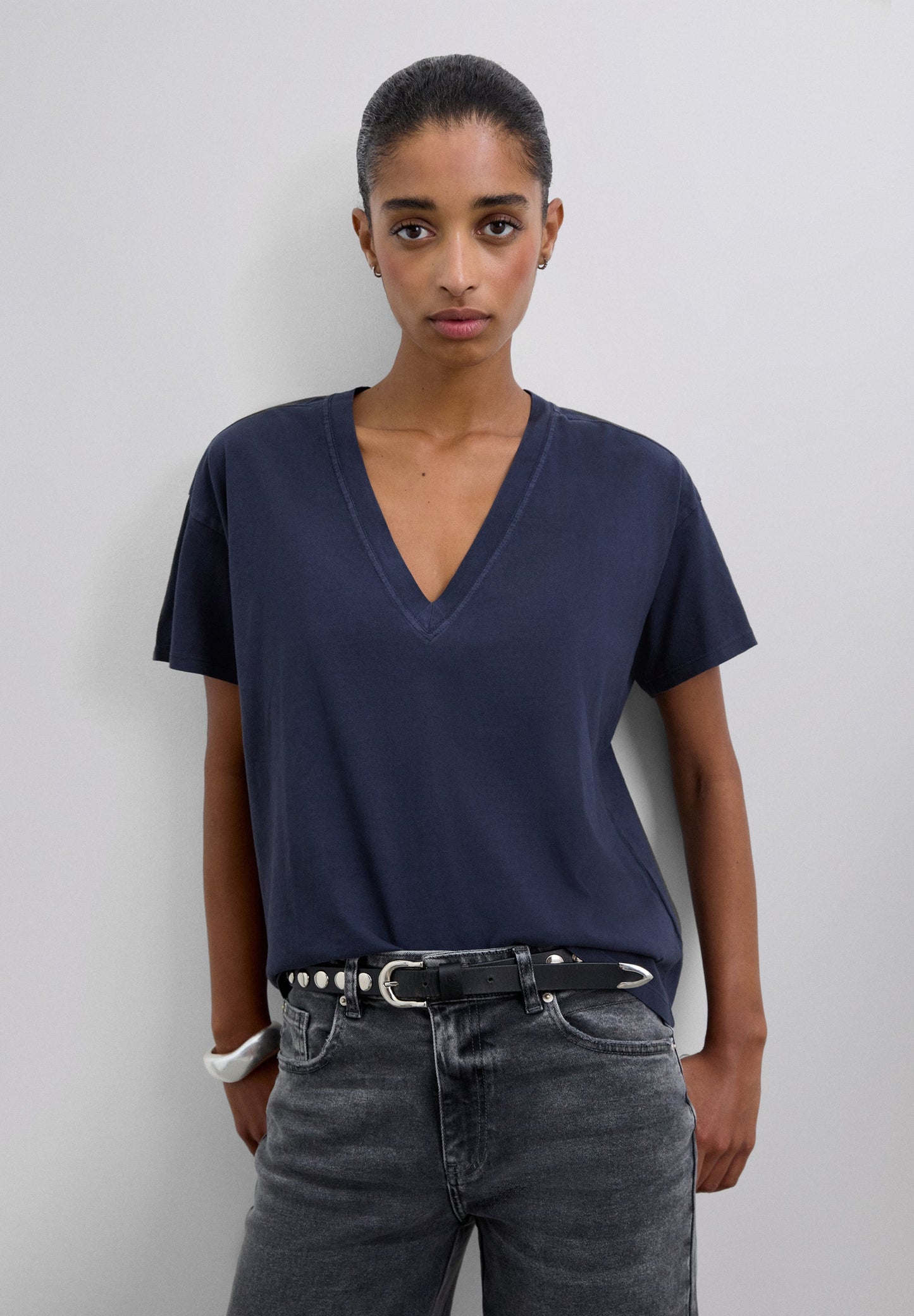 SCPLAINSKULLV TEE