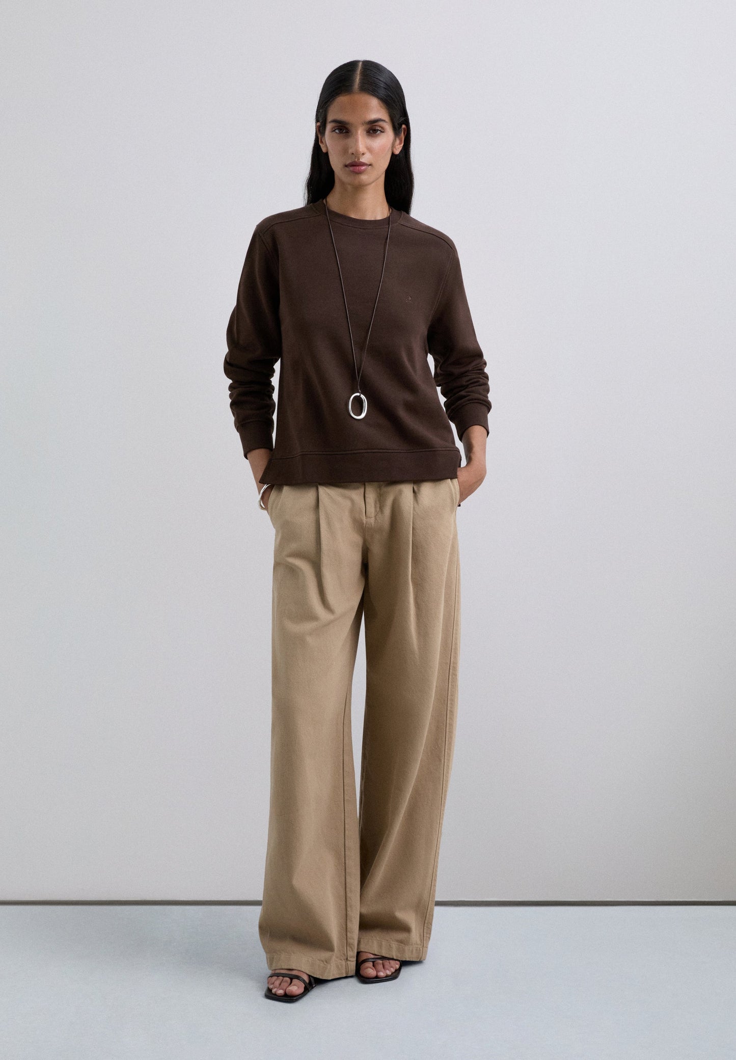 BASIC SKULL SWEATSHIRT