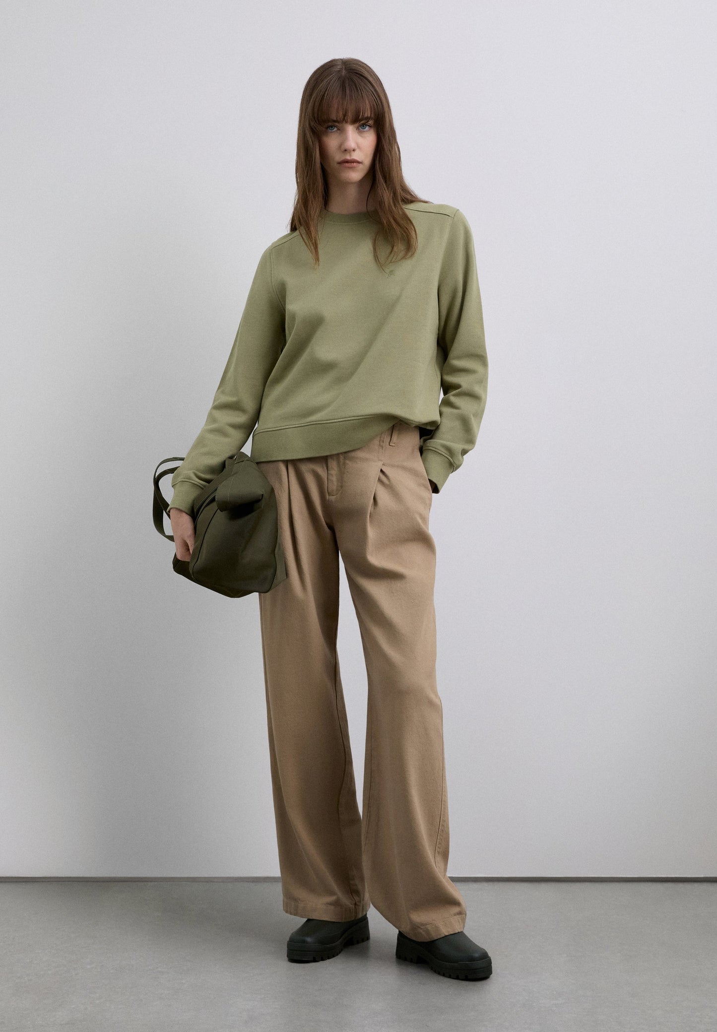 BASIC SKULL SWEATSHIRT