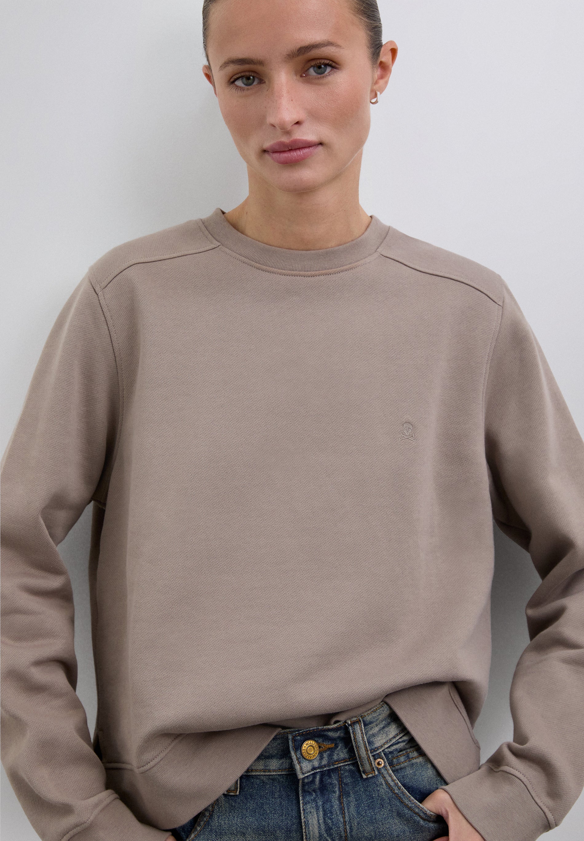 BASIC SKULL SWEATSHIRT