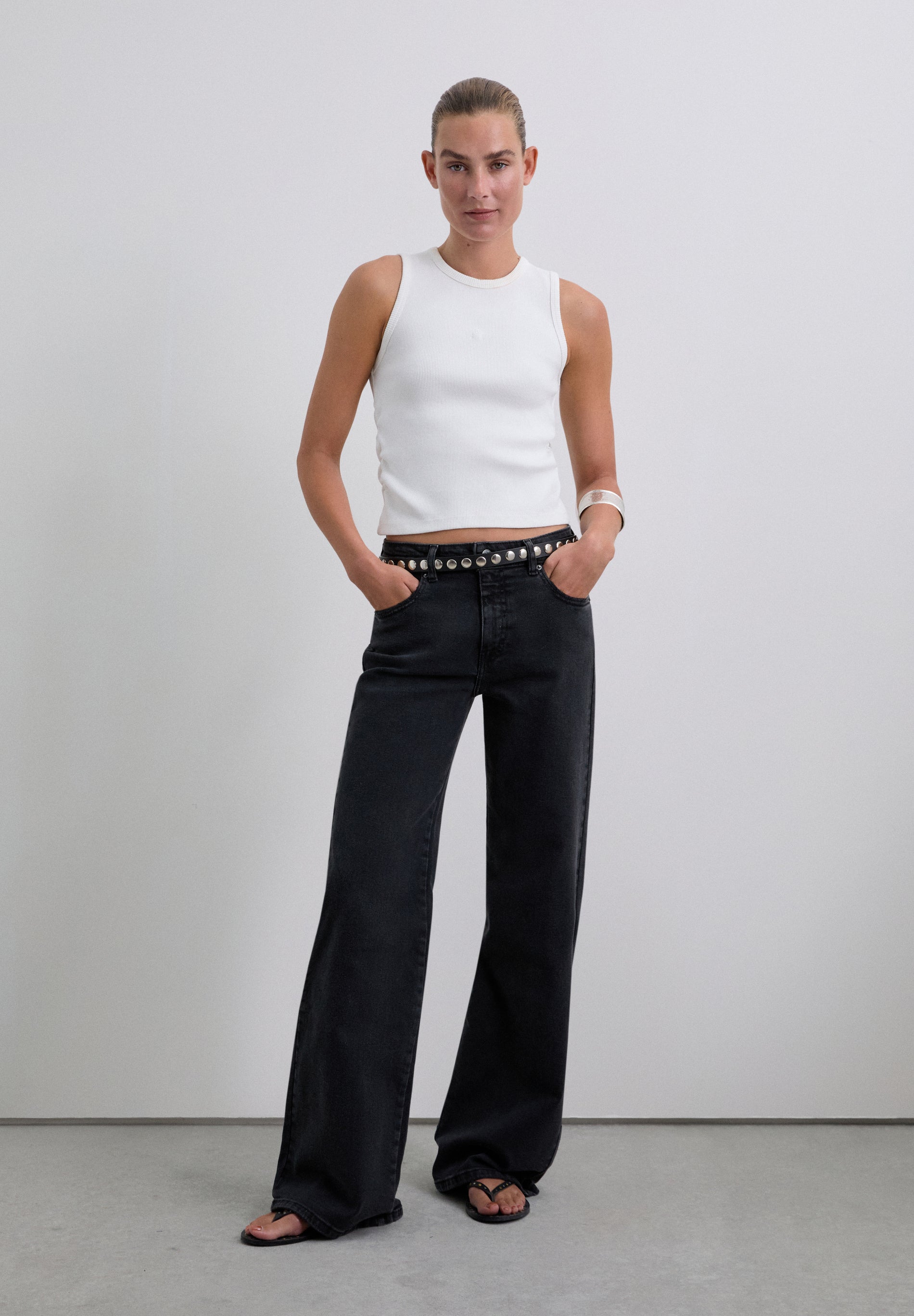 MID-RISE TROUSERS