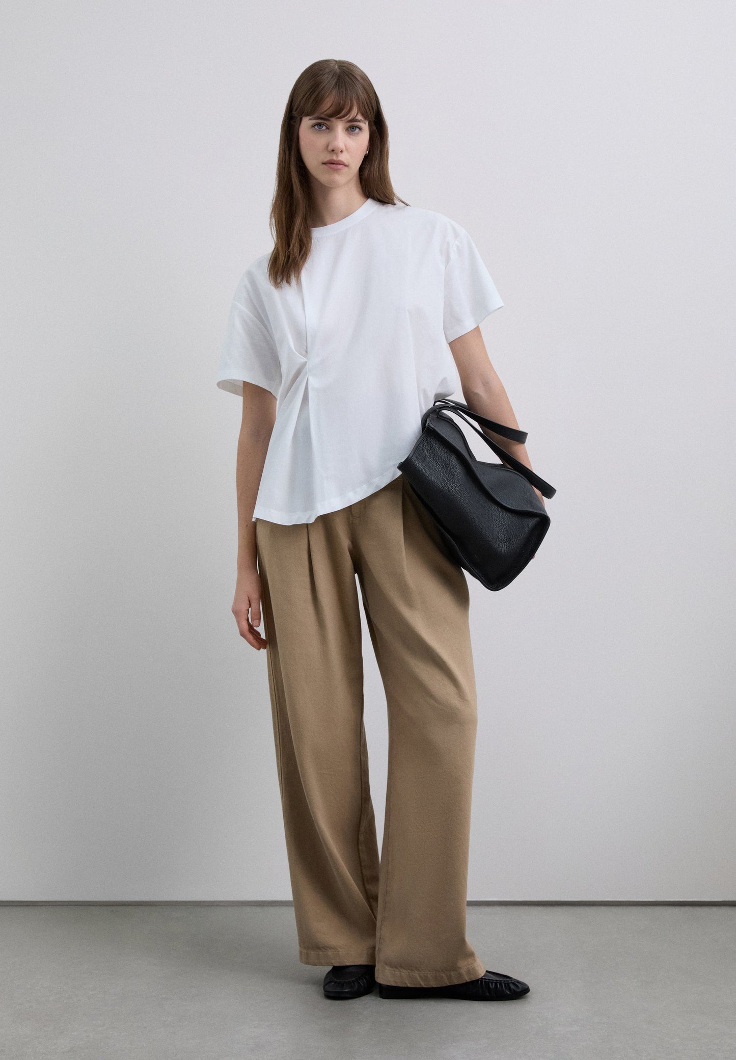 ASYMMETRIC ROUND NECK T-SHIRT