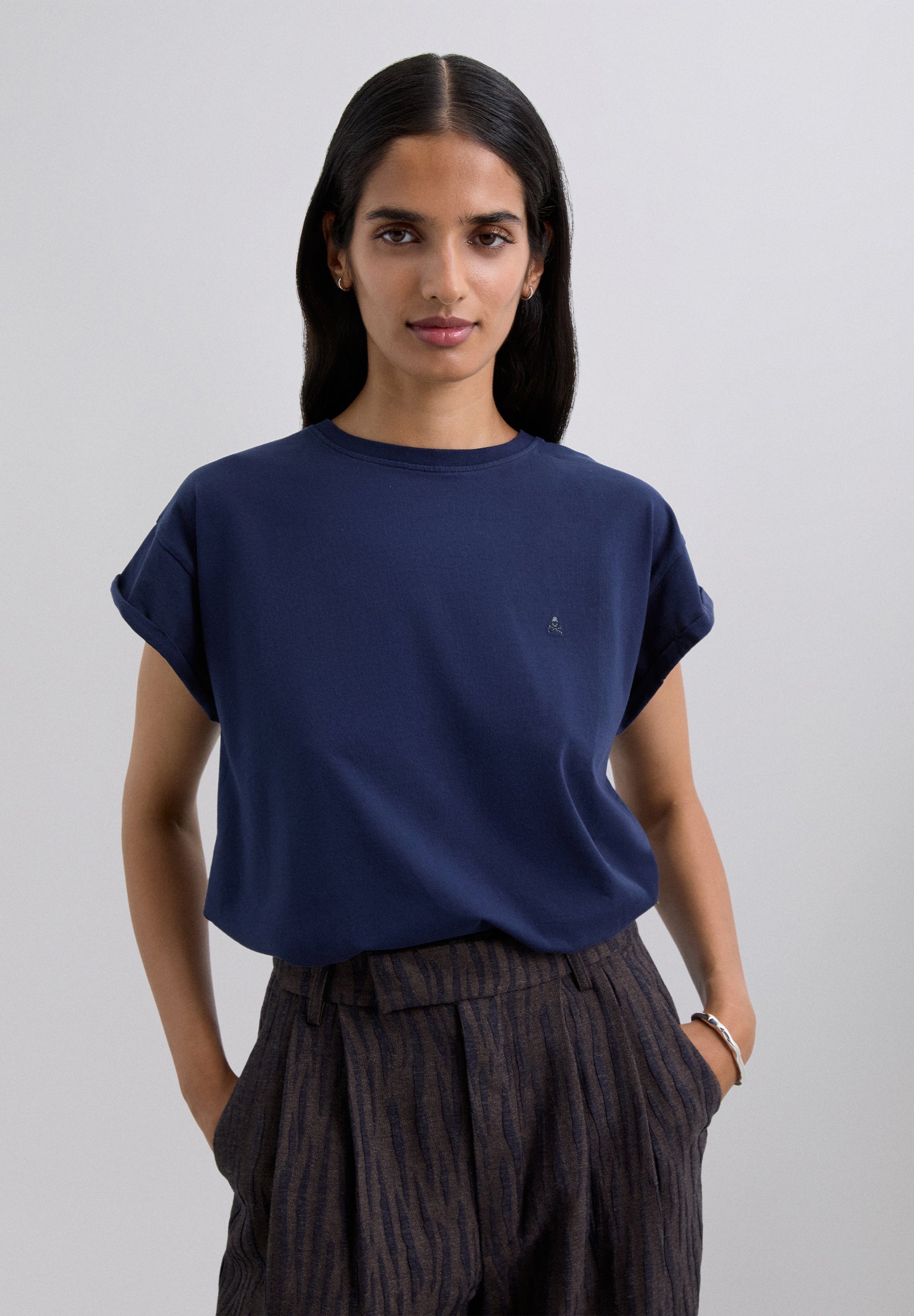 EMBROIDERED SKULL T-SHIRT