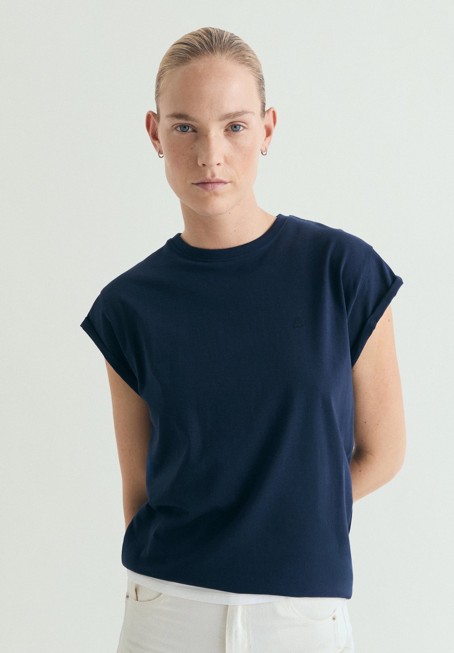 EMBROIDERED SKULL T-SHIRT