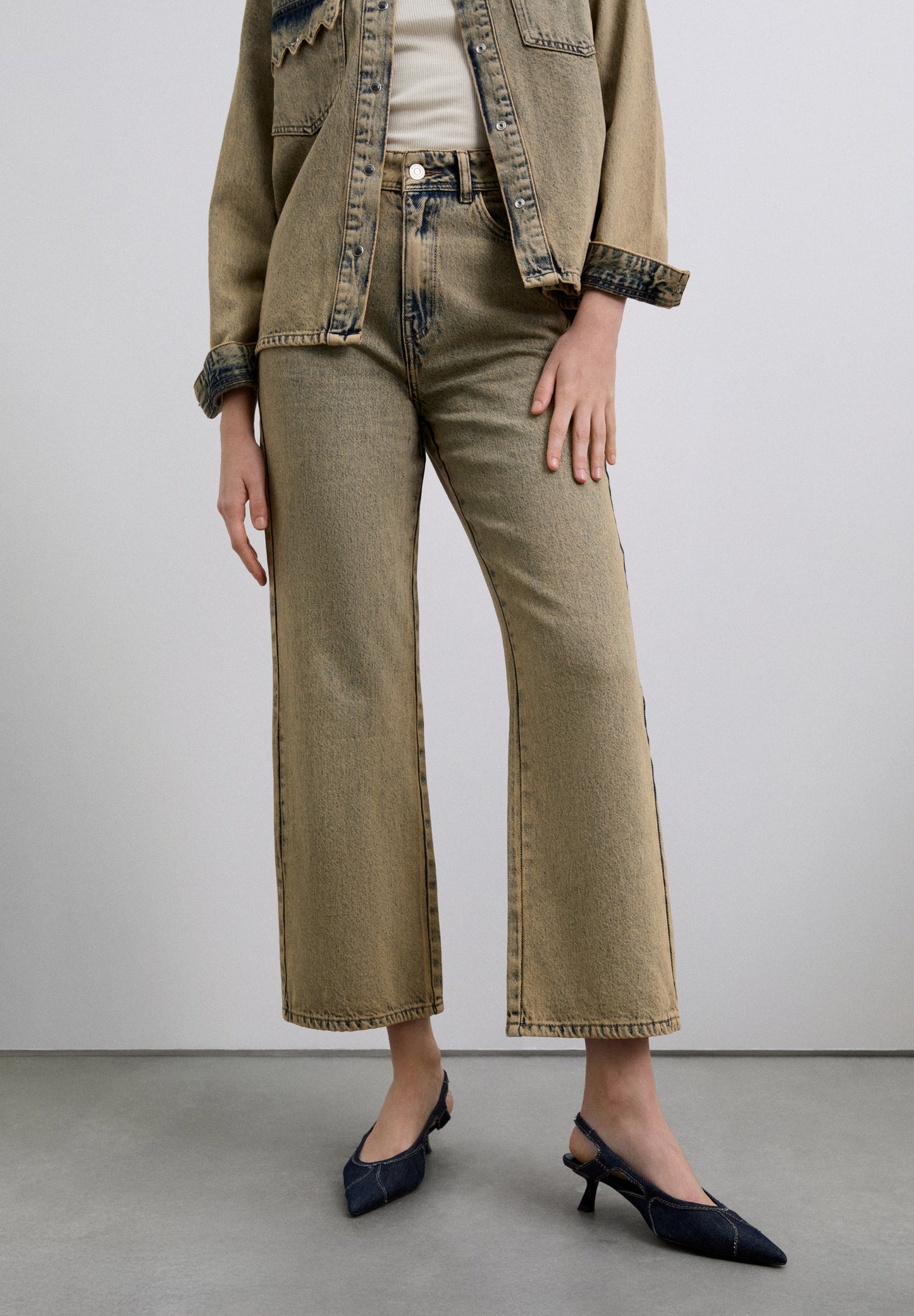 FADED STRAIGHT JEANS