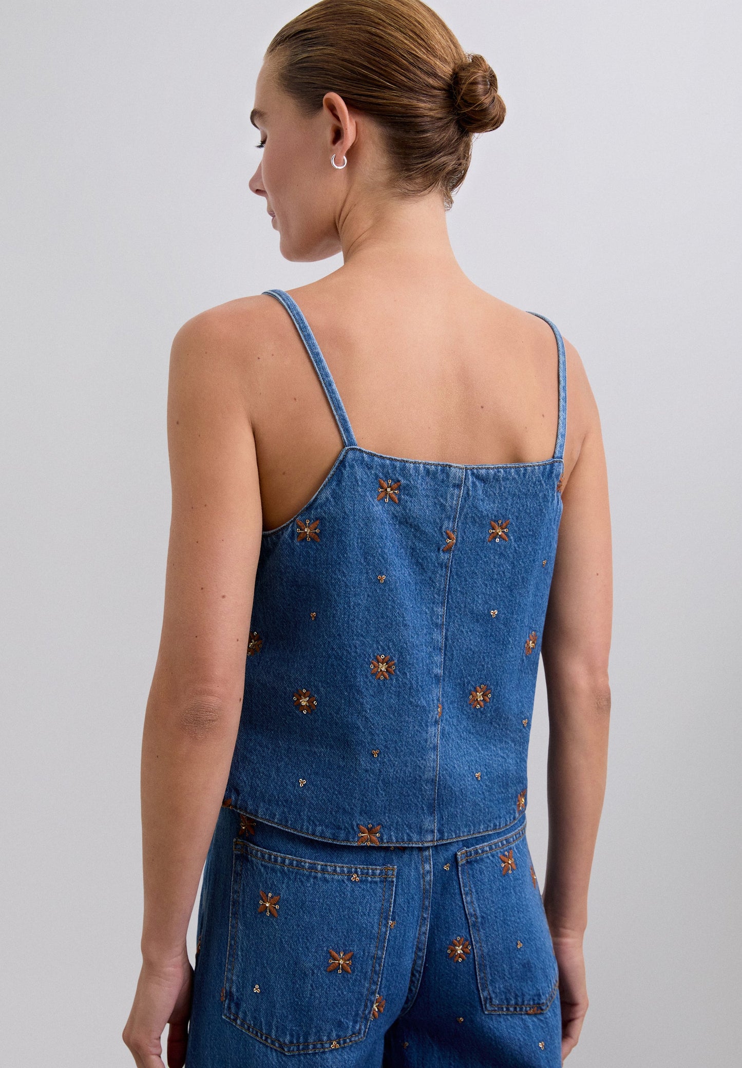 EMBROIDERED FLOWERS TOP