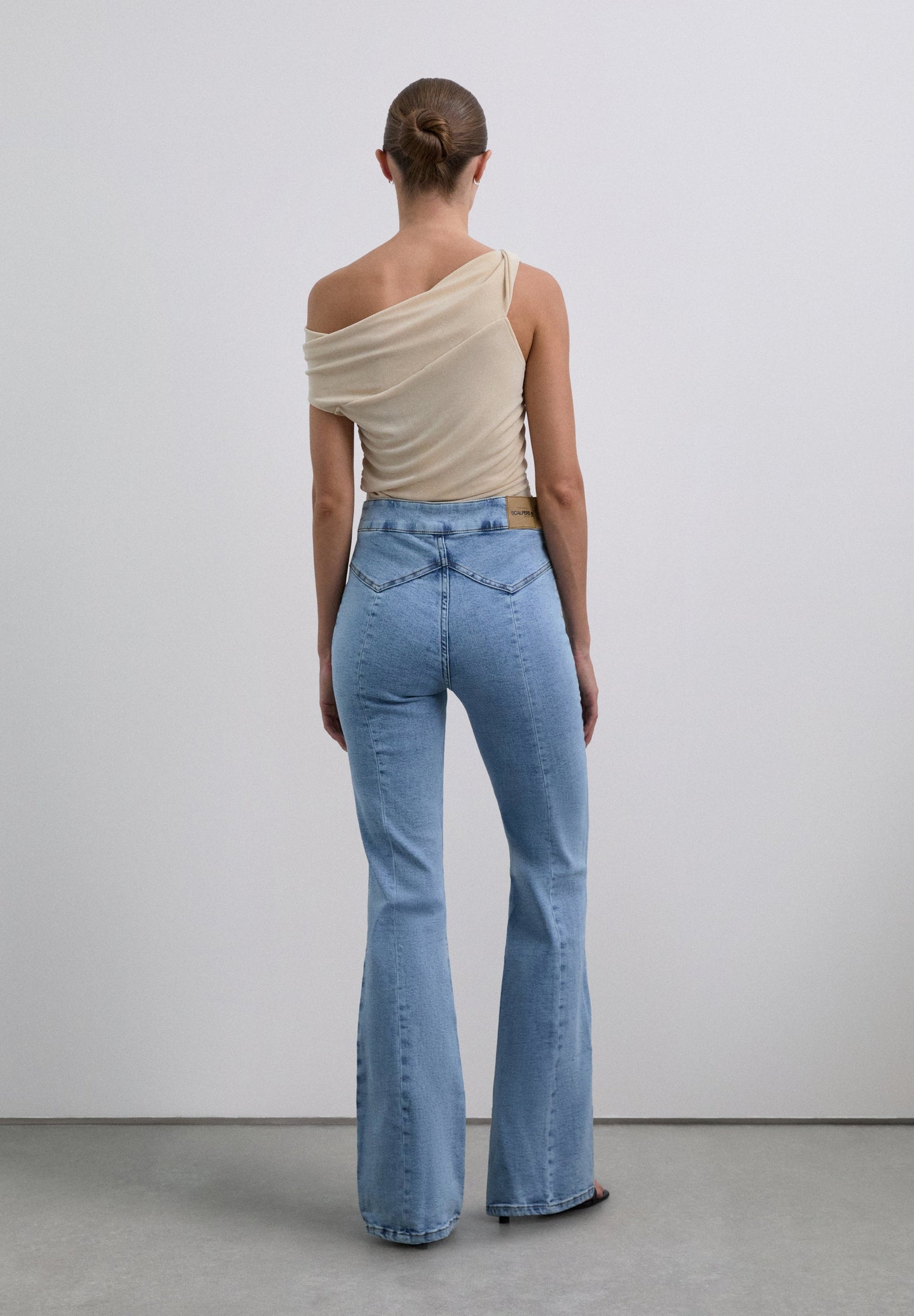 JEANS BOOTCUT BOTONES