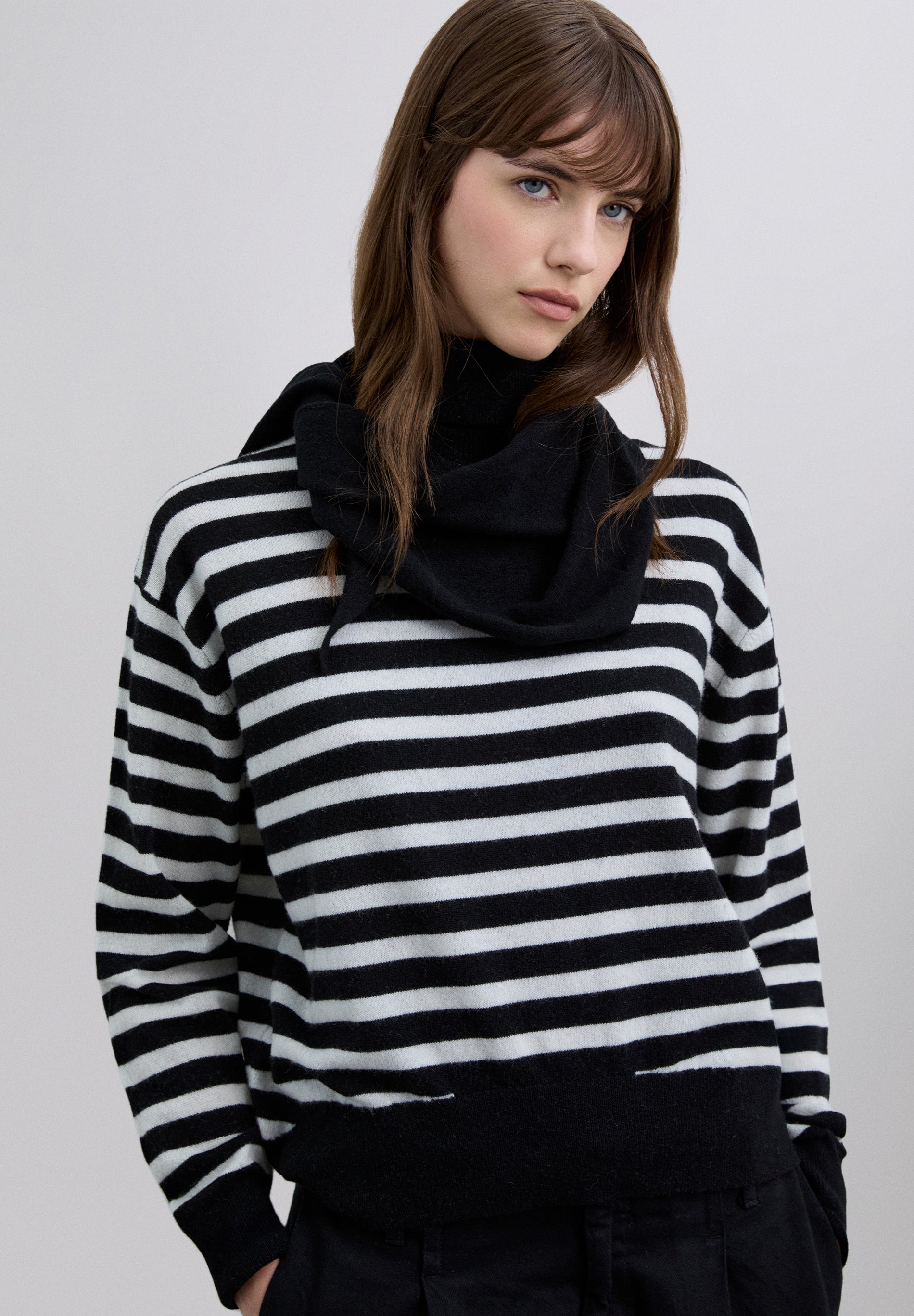 ROLL NECK WOOL SWEATER