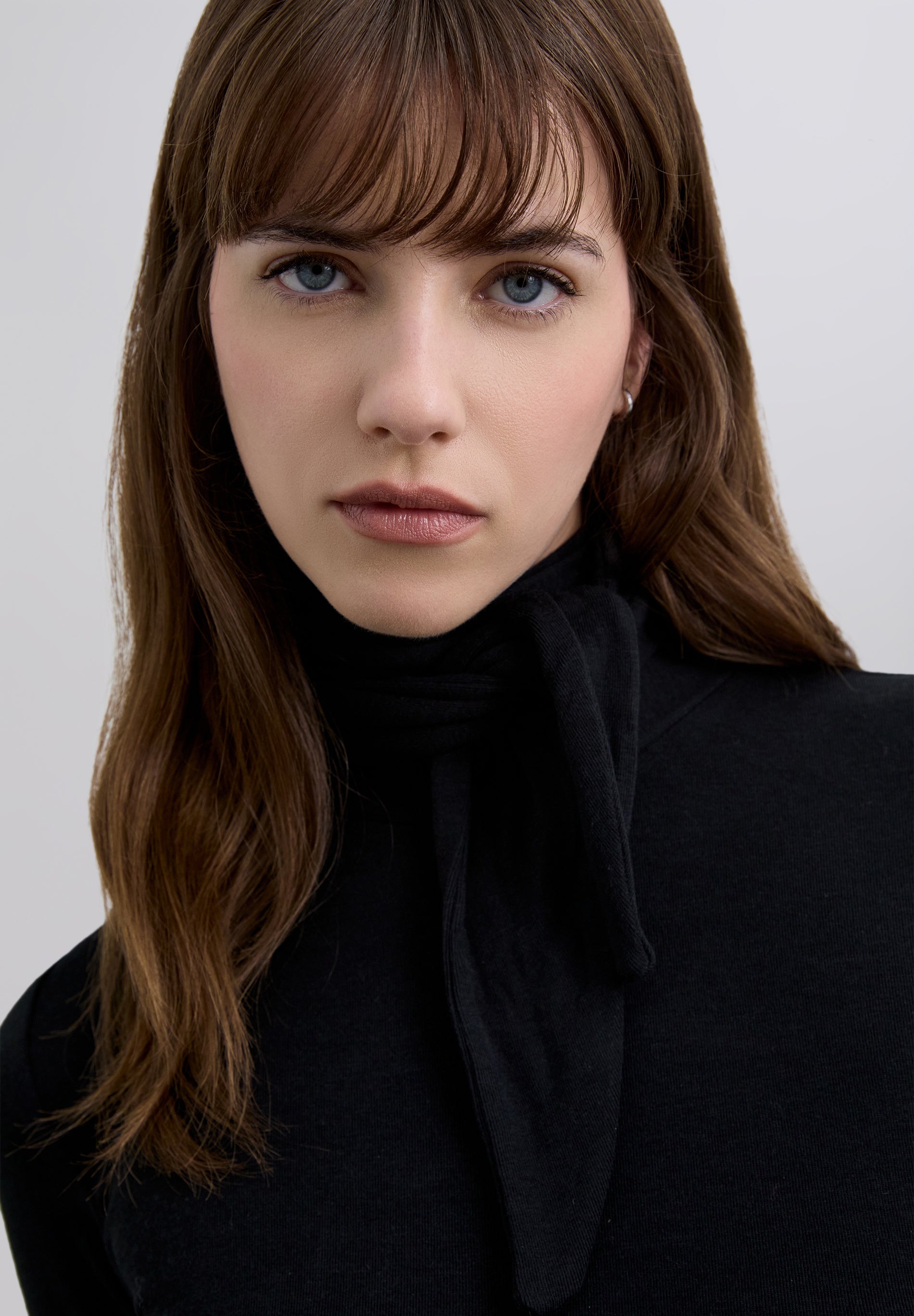 TURN-DOWN COLLAR T-SHIRT WITH TIE