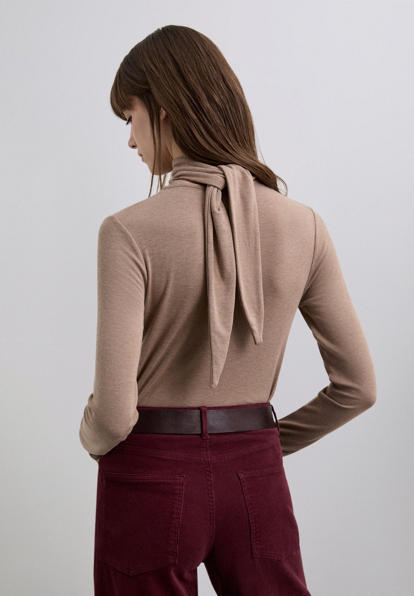 TURN-DOWN COLLAR T-SHIRT WITH TIE