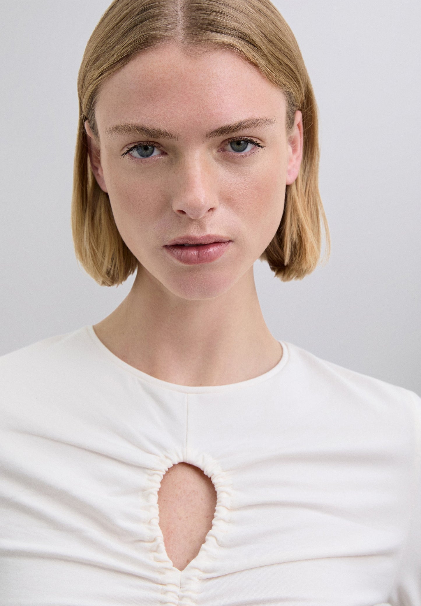 GATHERED T-SHIRT WITH VENT