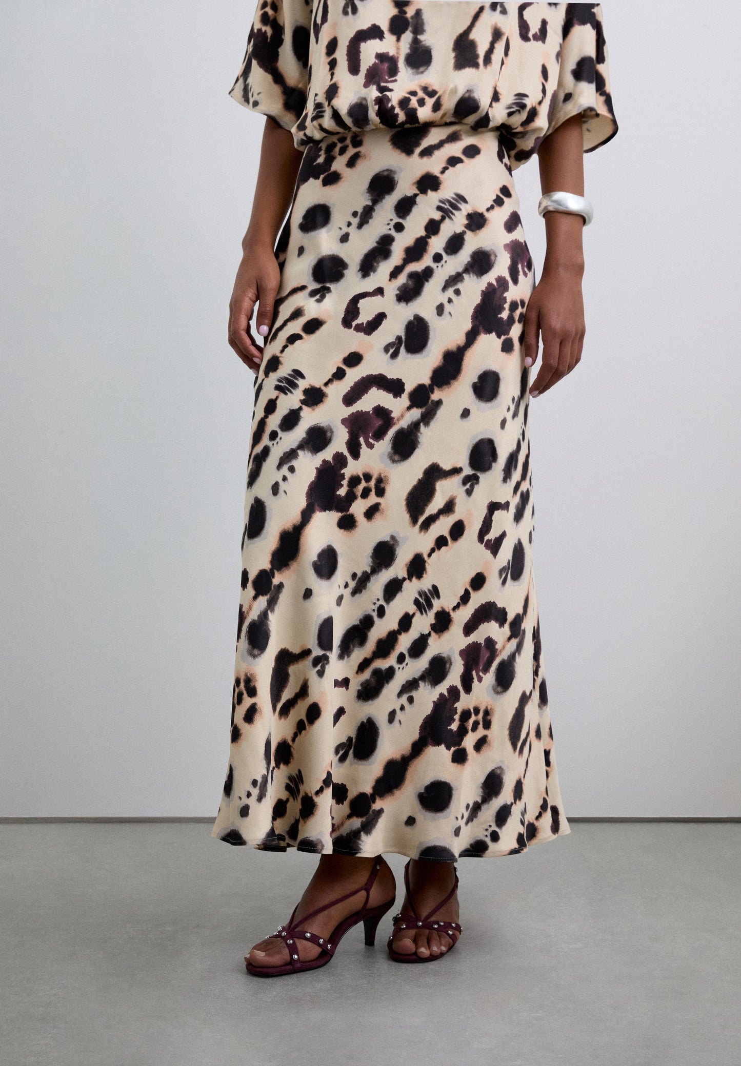 FLOWING SATIN MIDI SKIRT