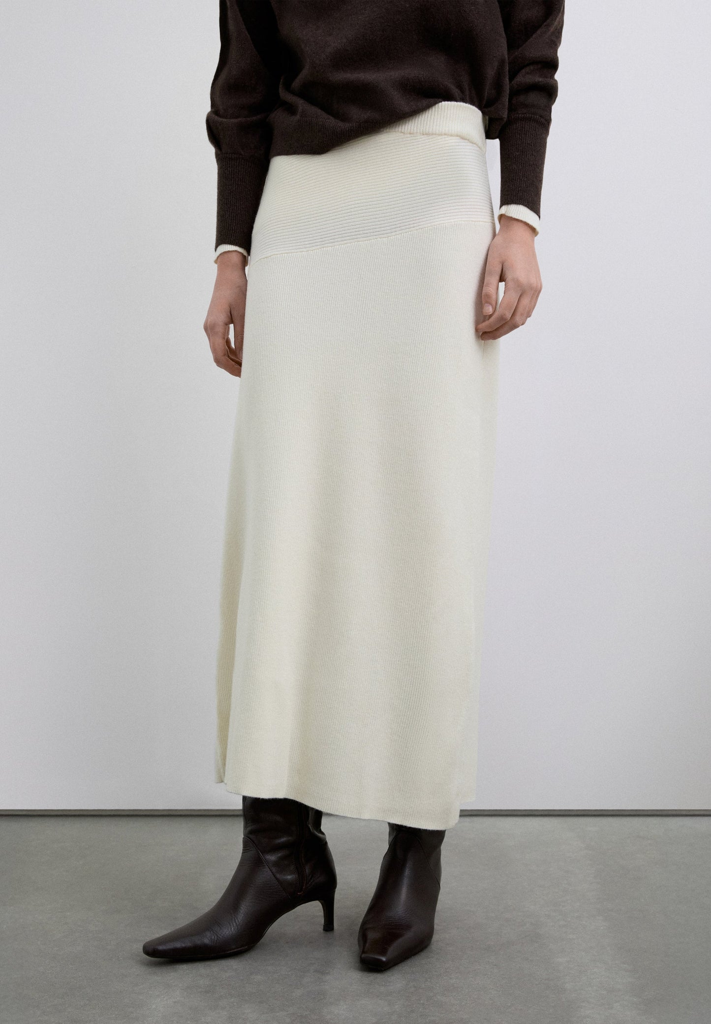 FLUID FIT RIBBED SKIRT
