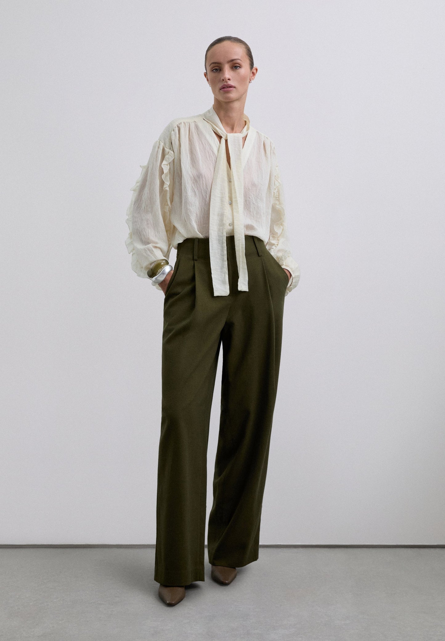 DARTED TROUSERS WITH POCKETS