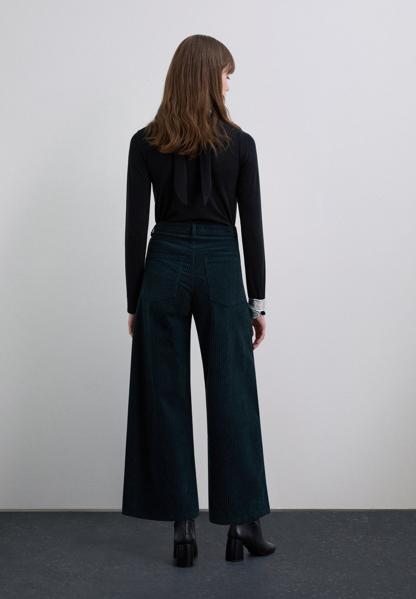 CORDUROY DRAWSTRING TROUSERS.