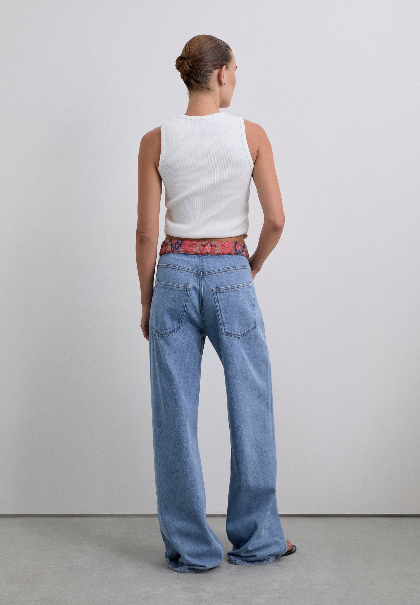 MID-RISE JEANS