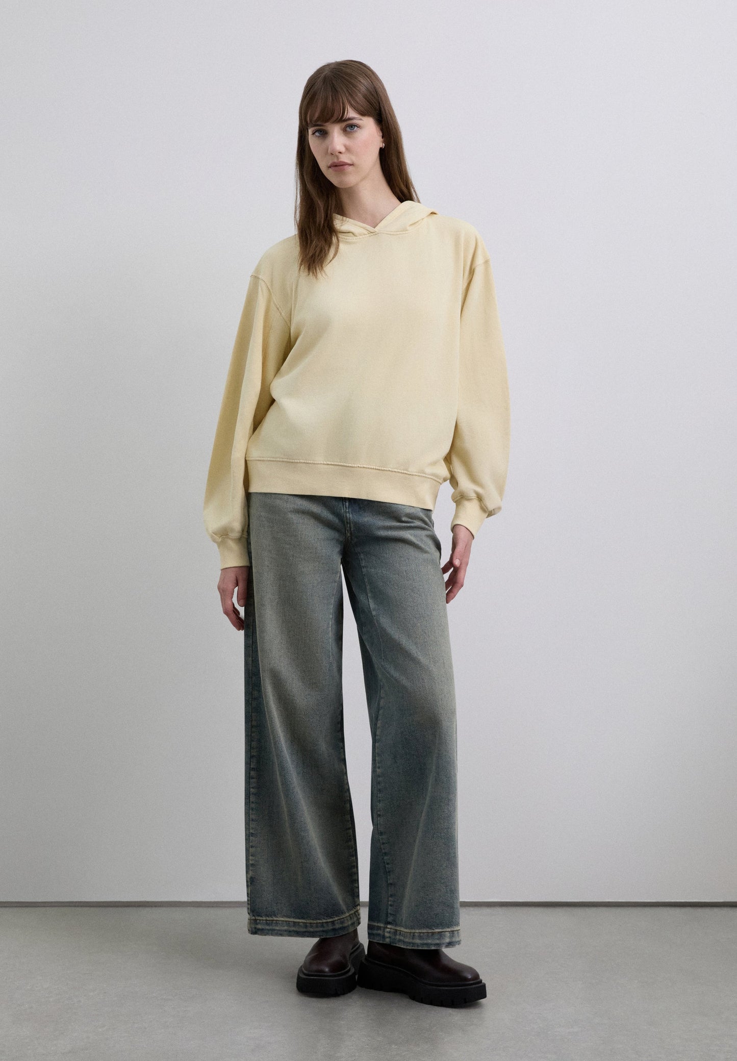 FADED SWEATSHIRT STUDDED SKULL