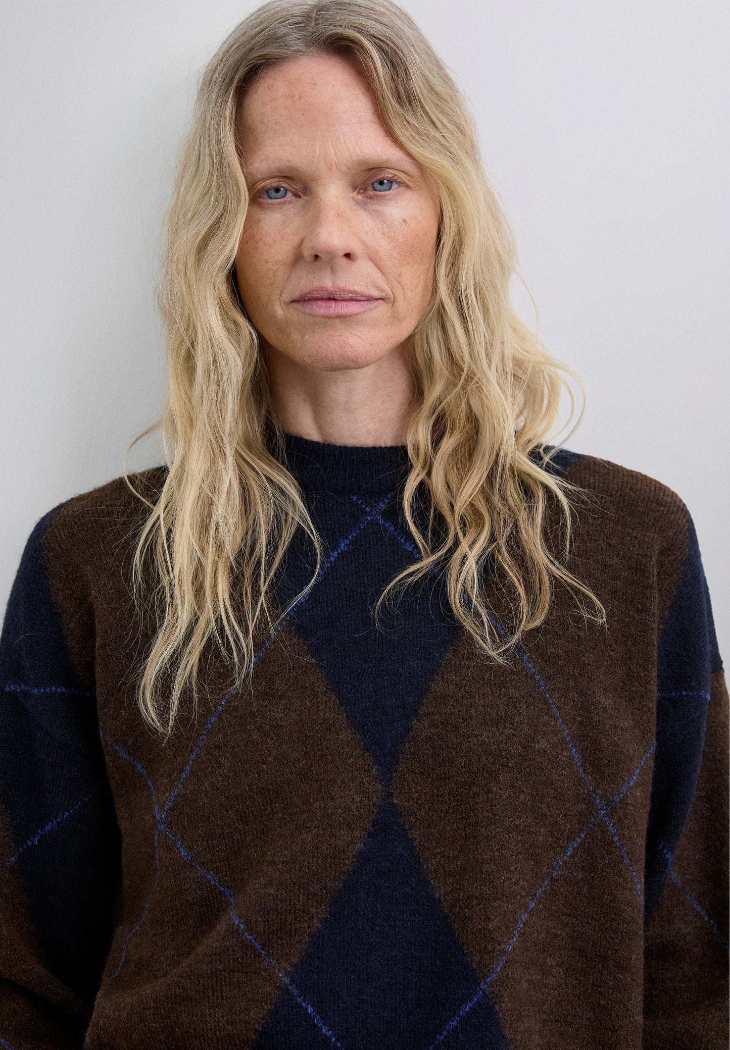 DIAMOND PATTERN SWEATER
