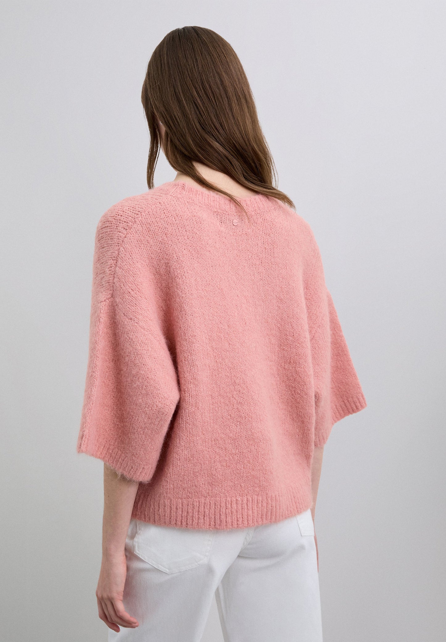ROUND NECK SWEATER