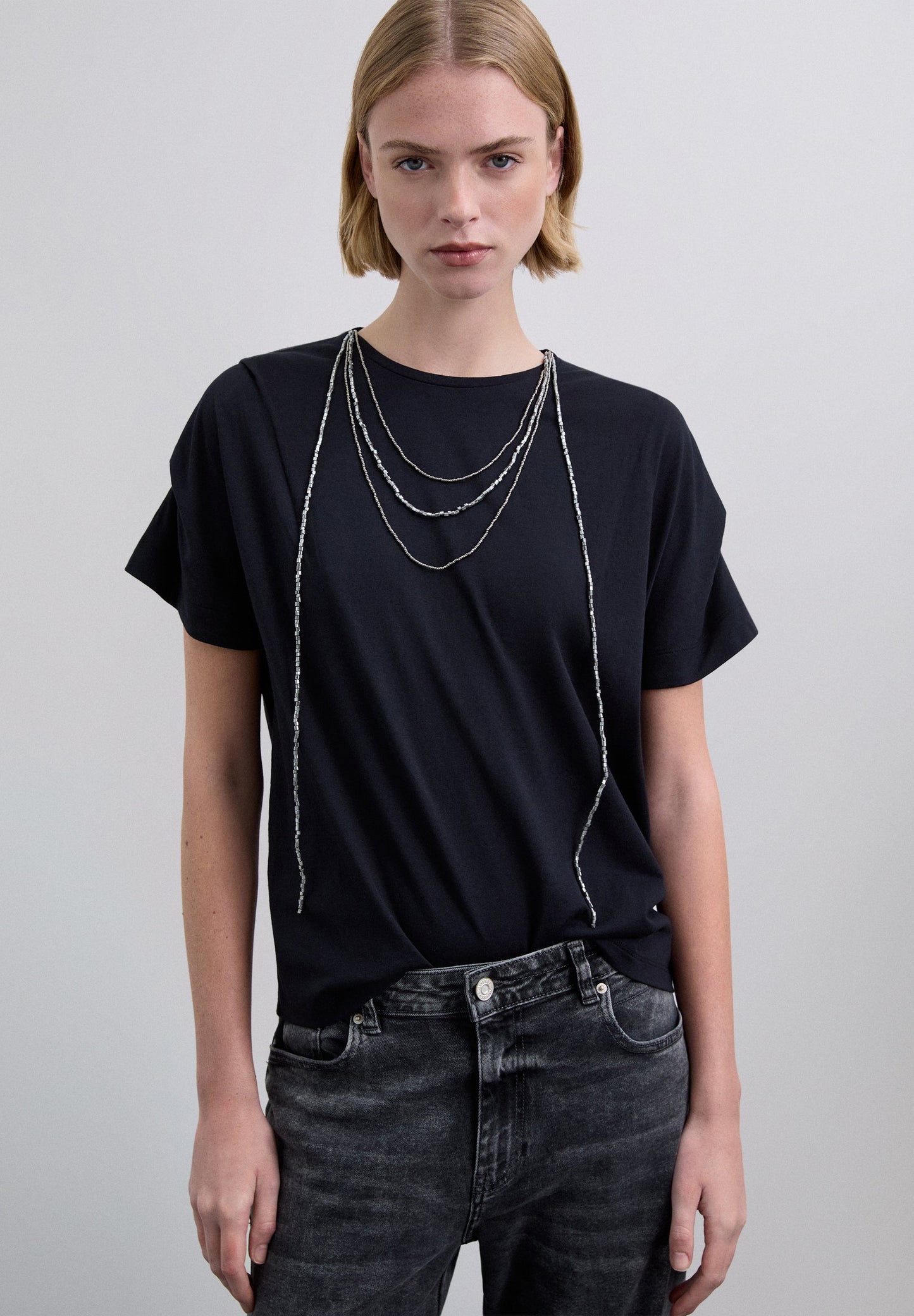 XM SCNECKLACE TEE