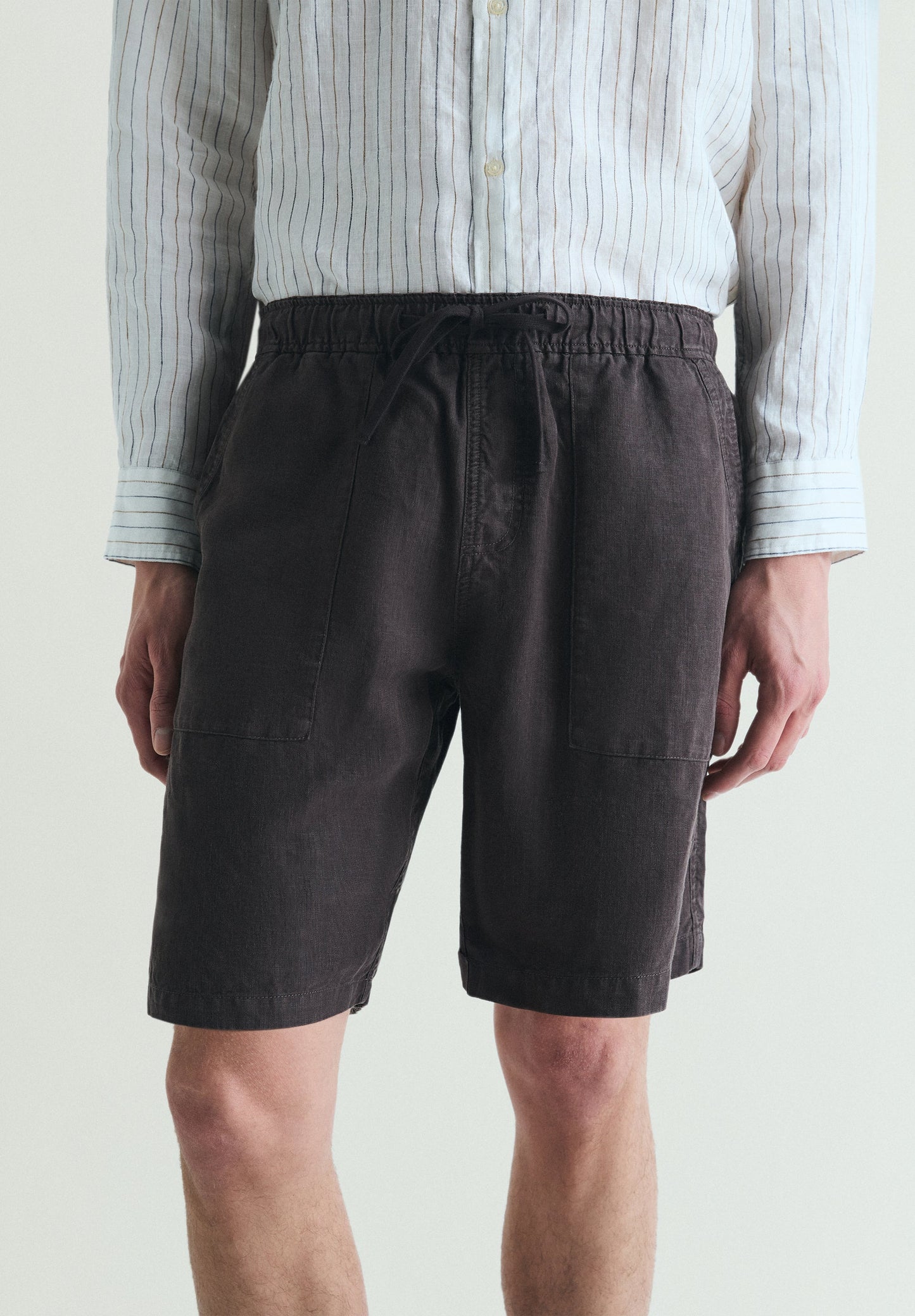 LINEN BERMUDA SHORTS WITH VISIBLE SEAMS