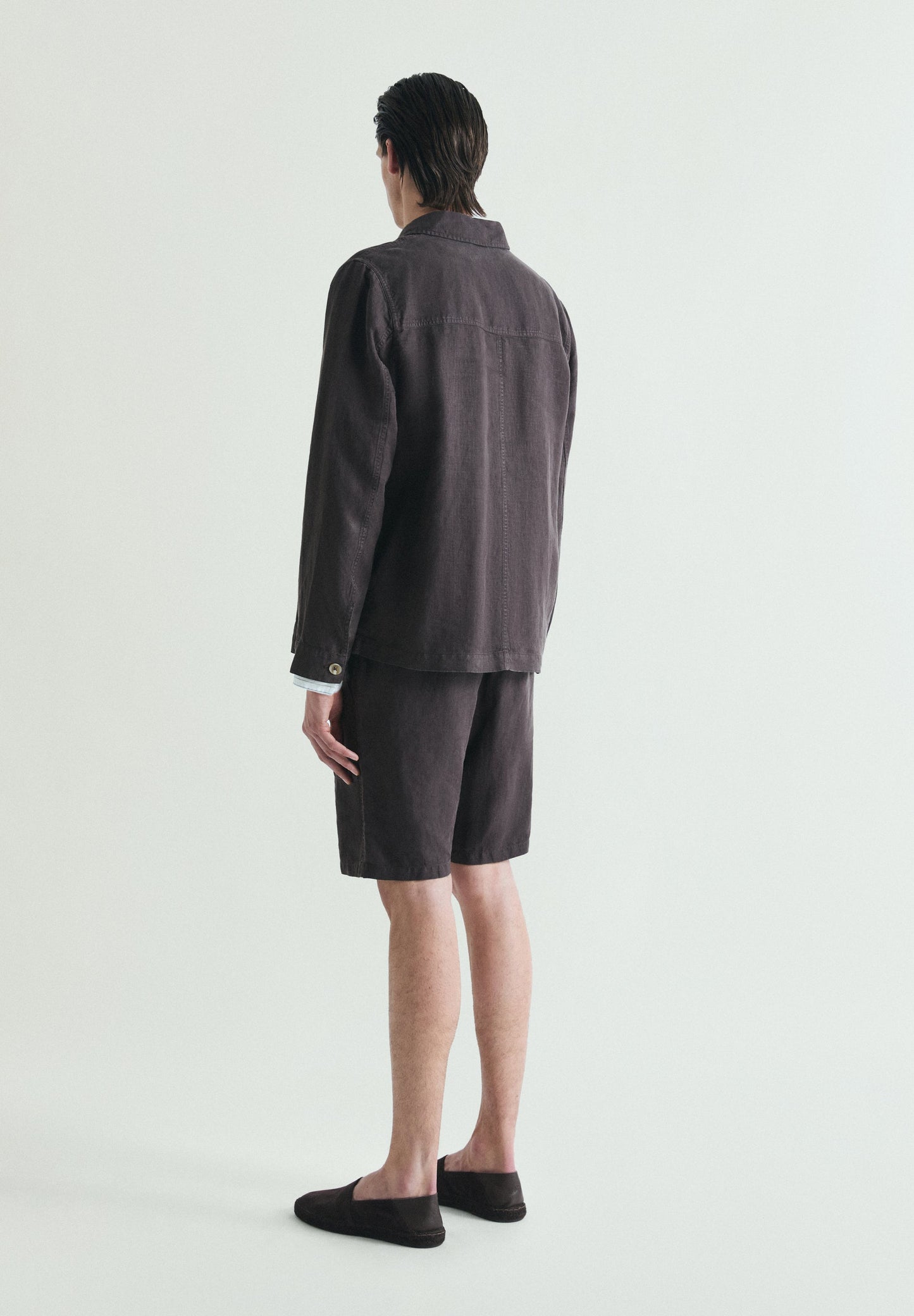 LINEN BERMUDA SHORTS WITH VISIBLE SEAMS