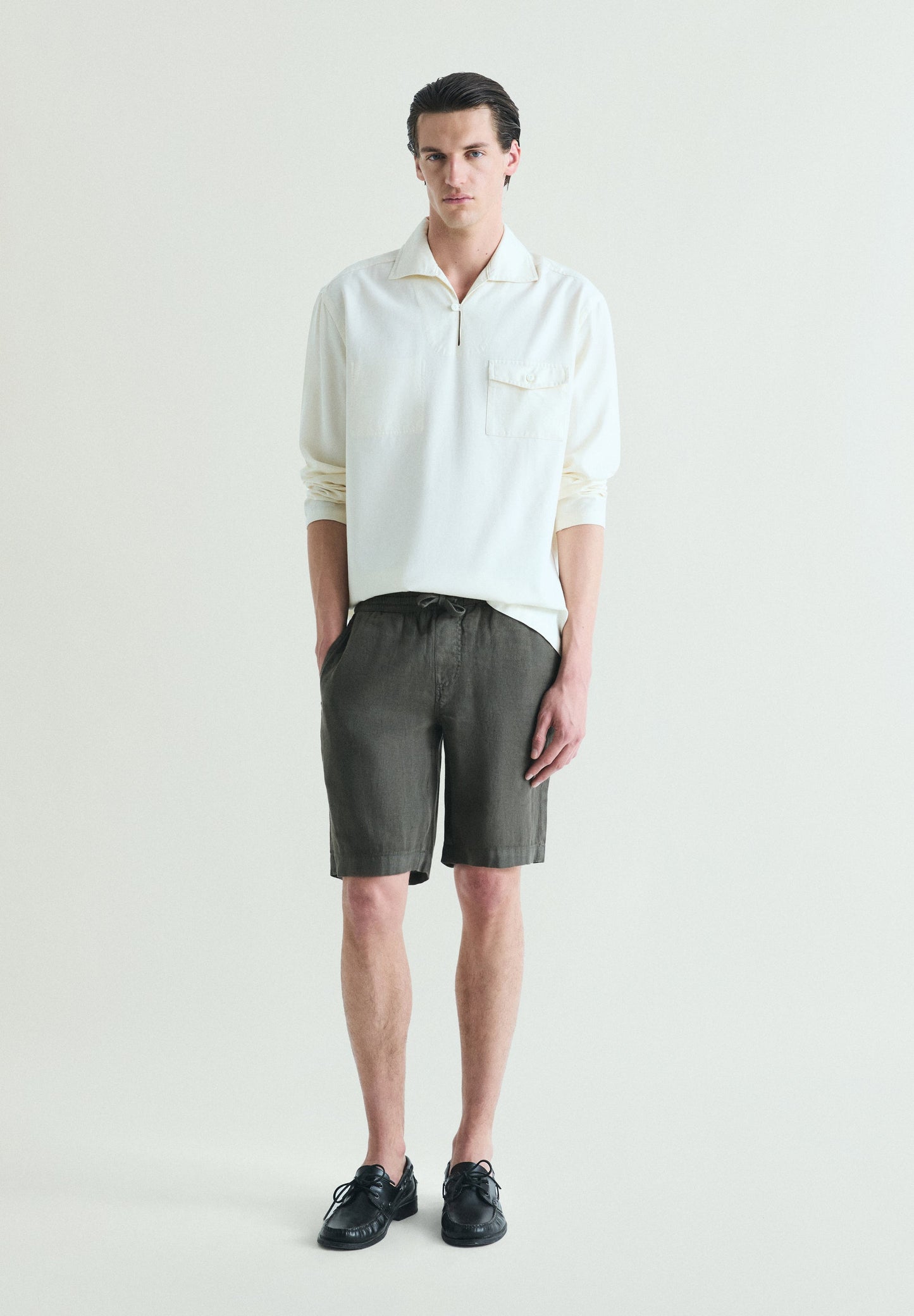 PLAIN LINEN BERMUDA SHORTS