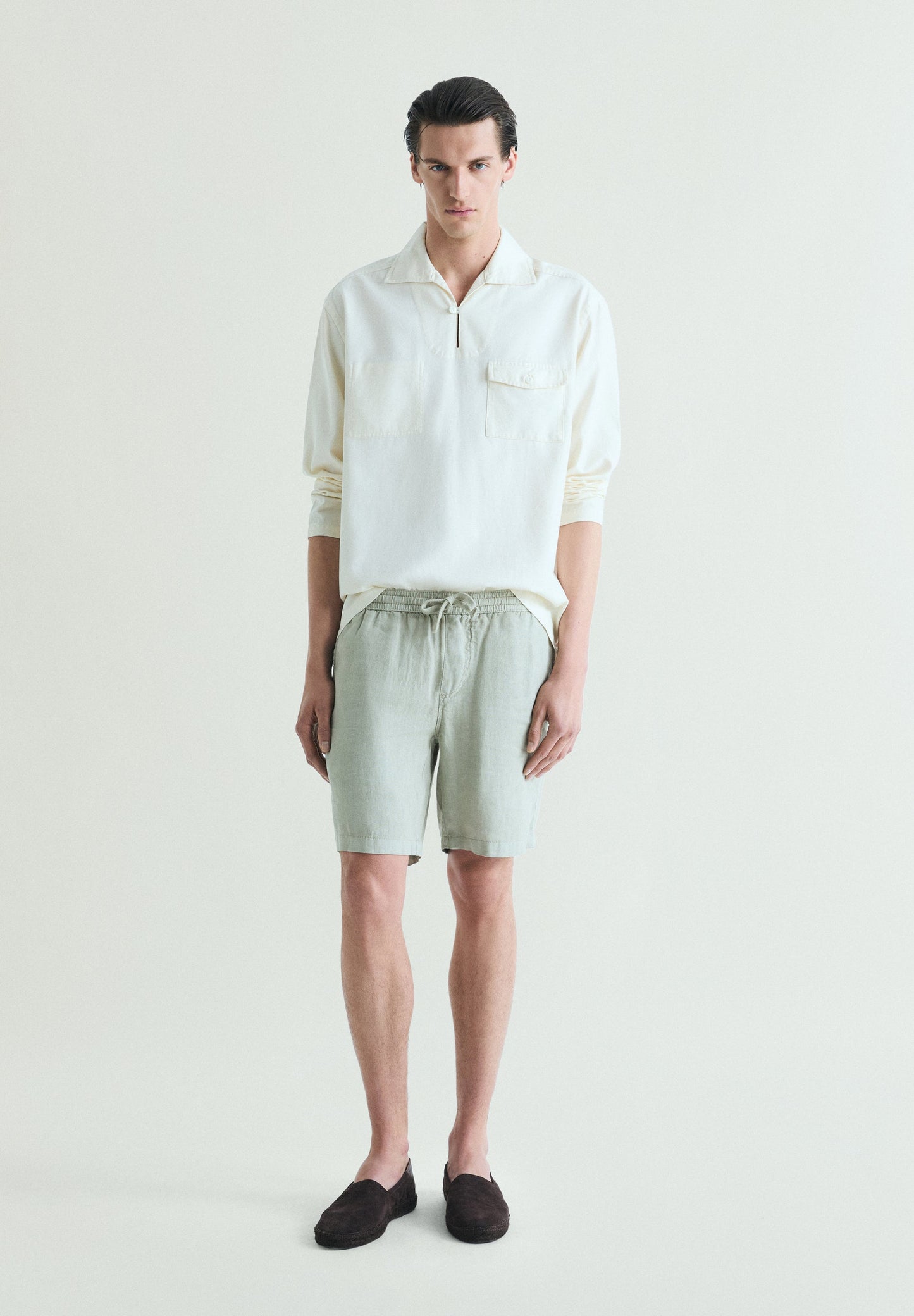 PLAIN LINEN BERMUDA SHORTS