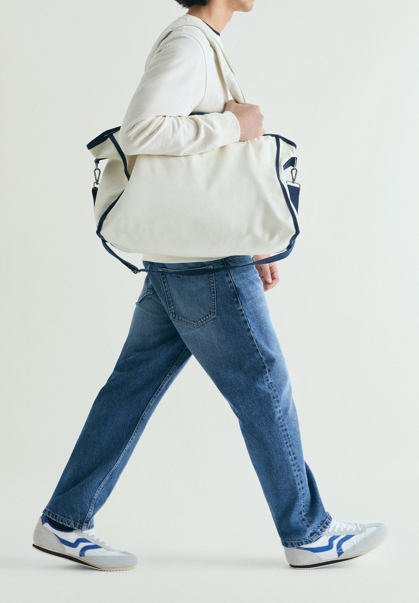 CONTRAST TRAVEL BAG
