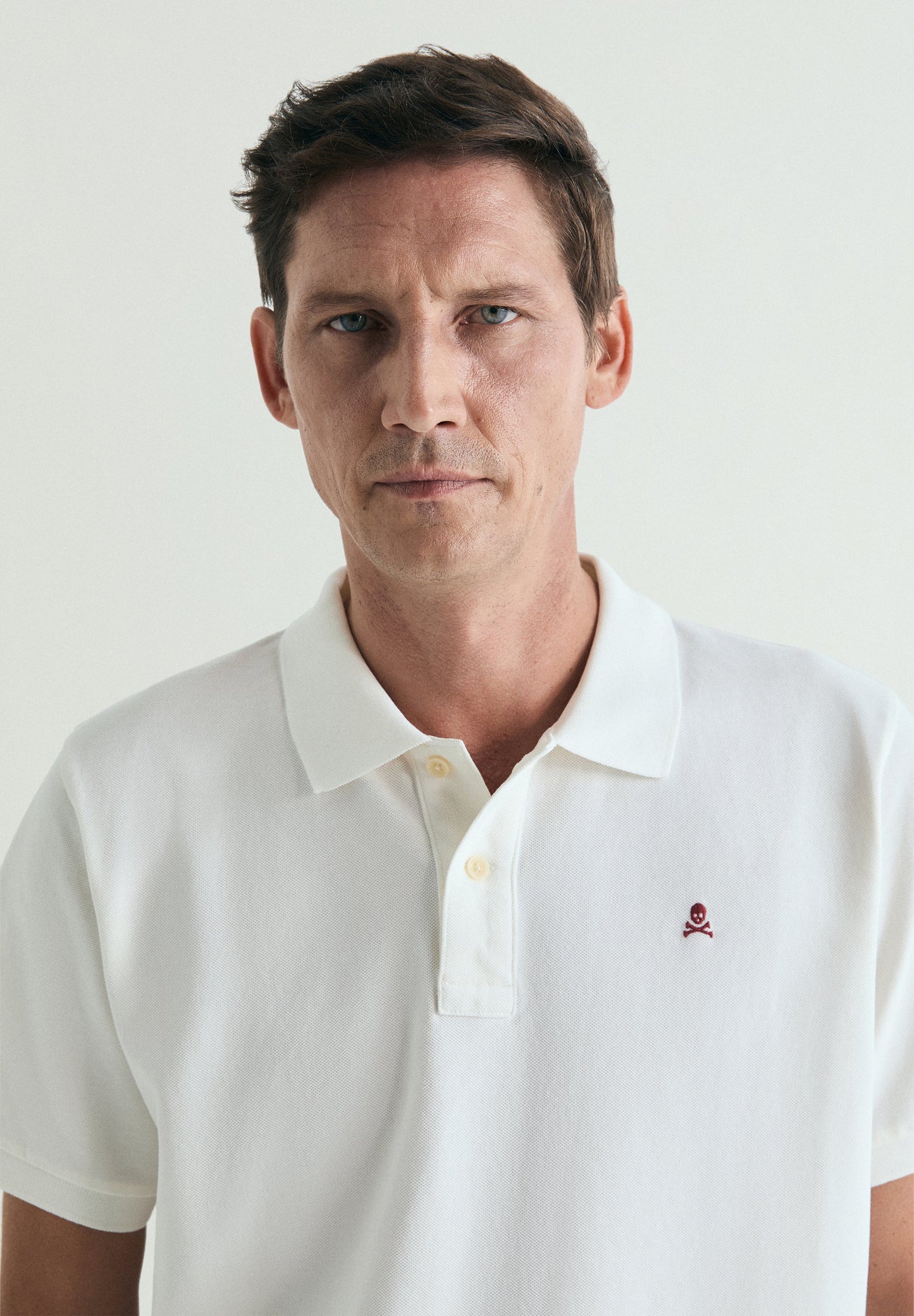PIQUÉ POLO SHIRT WITH CONTRAST EMBROIDERY