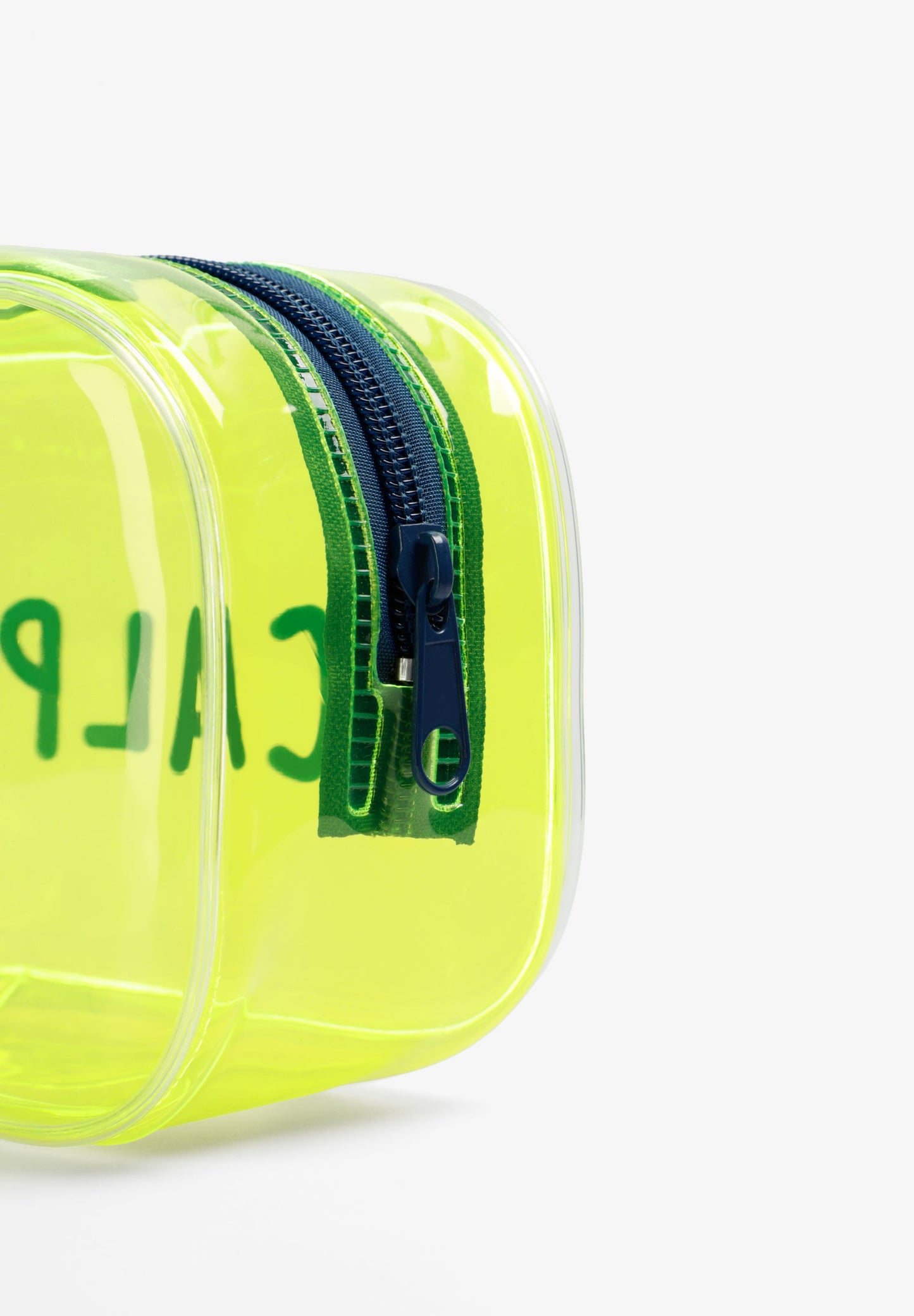 TOILETRY BAG WITH TRAVEL SET