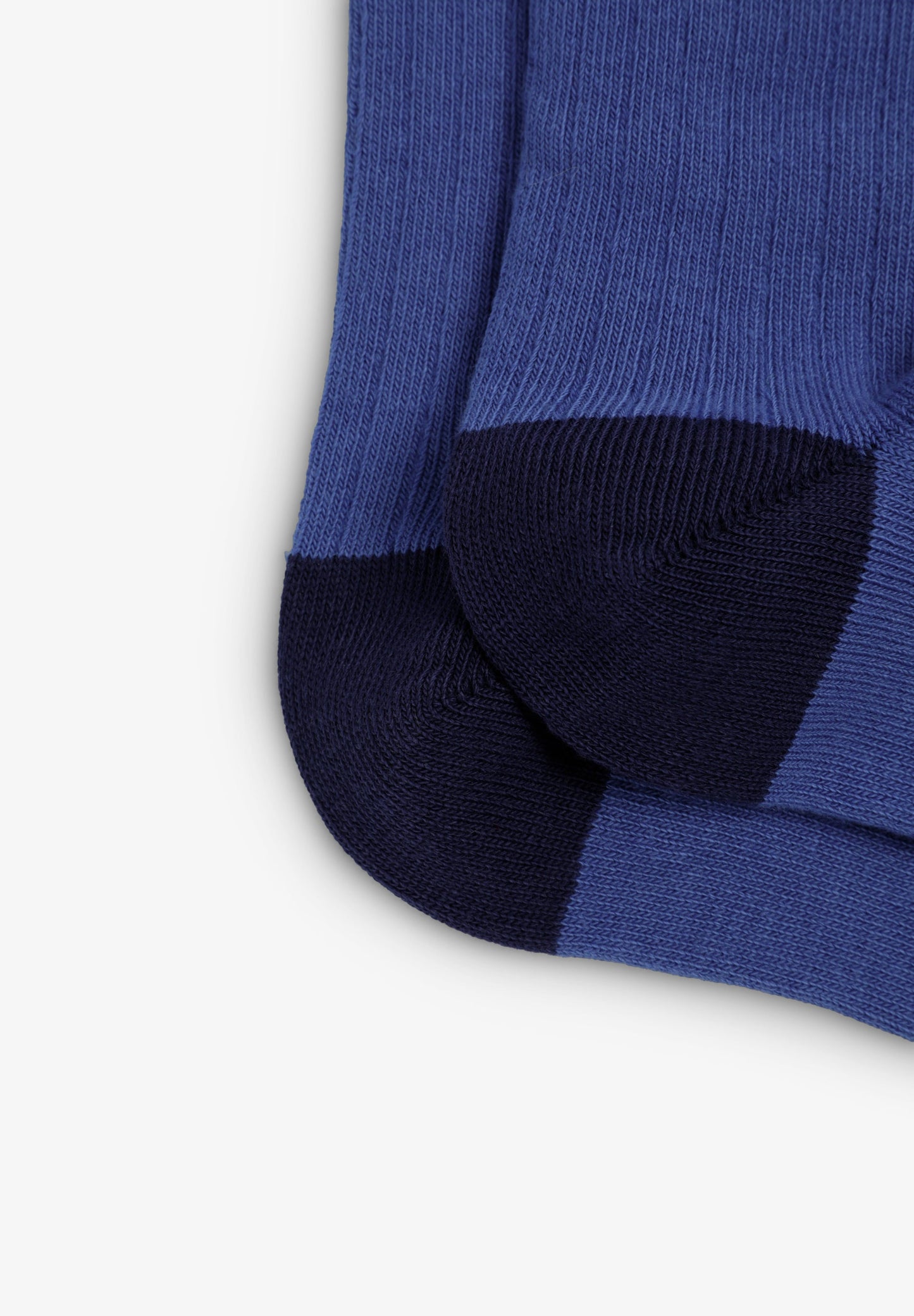 CONTRAST STRIPED SOCKS