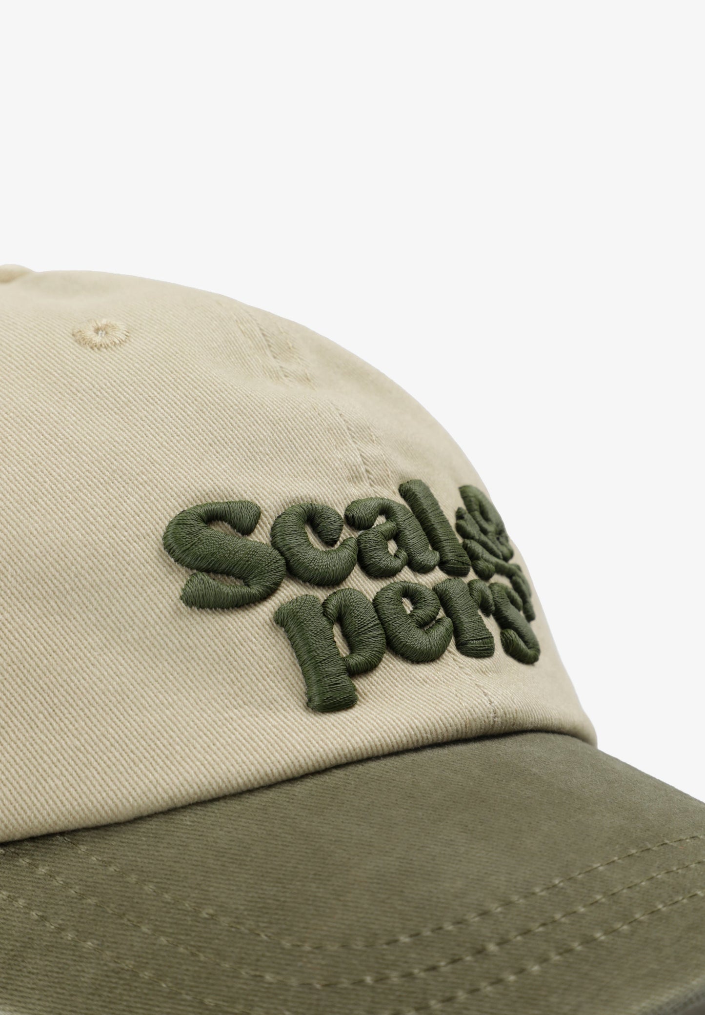 CAP WITH CONTRAST EMBROIDERY