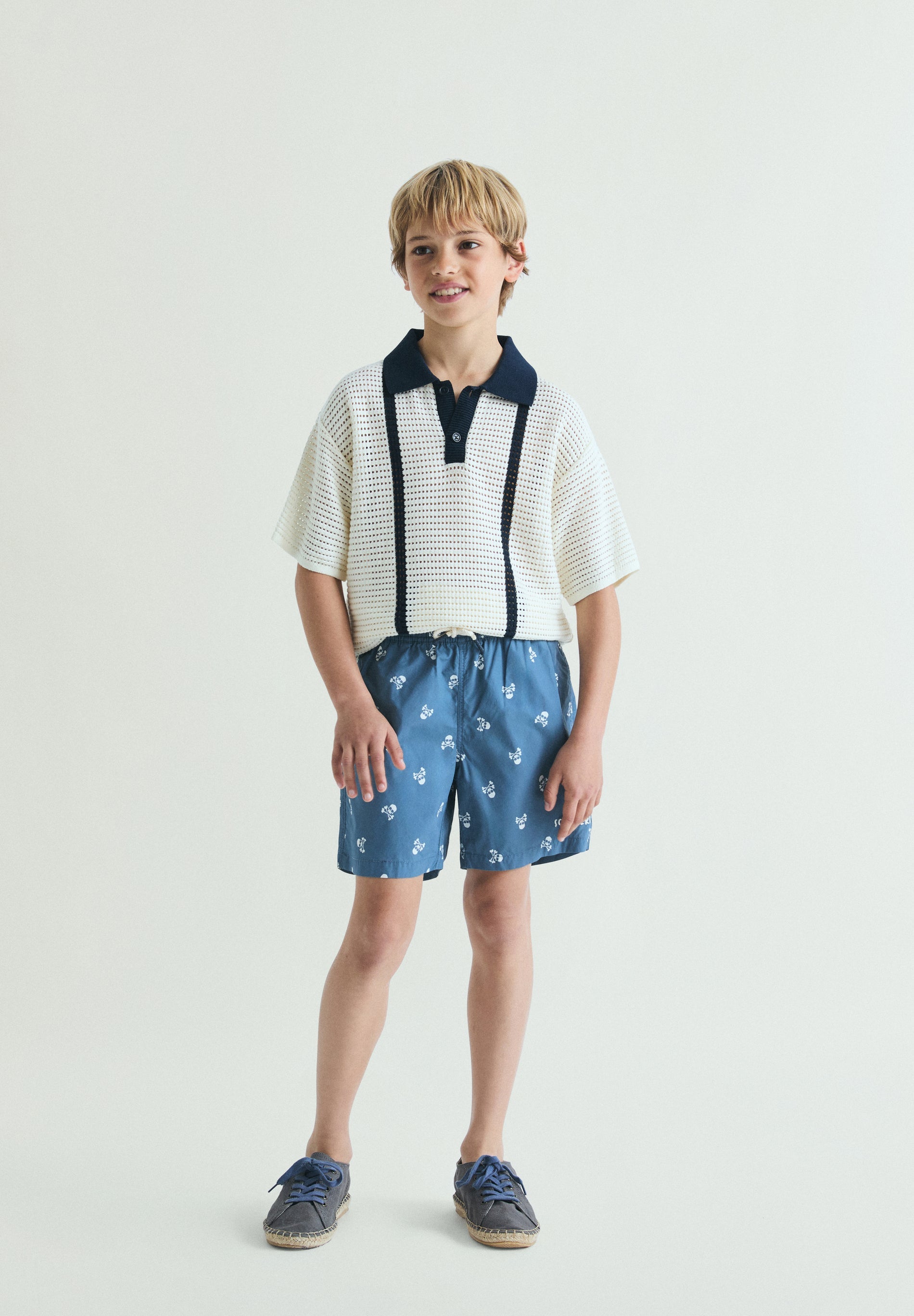 CONTRAST SKULL SWIMMING TRUNKS