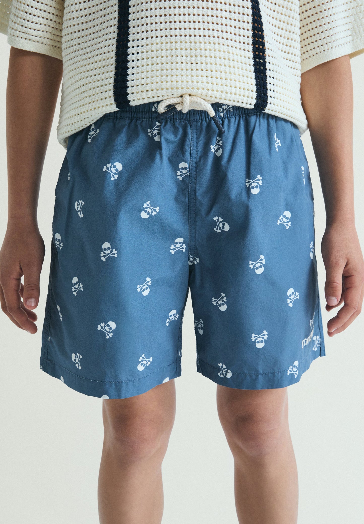 CONTRAST SKULL SWIMMING TRUNKS
