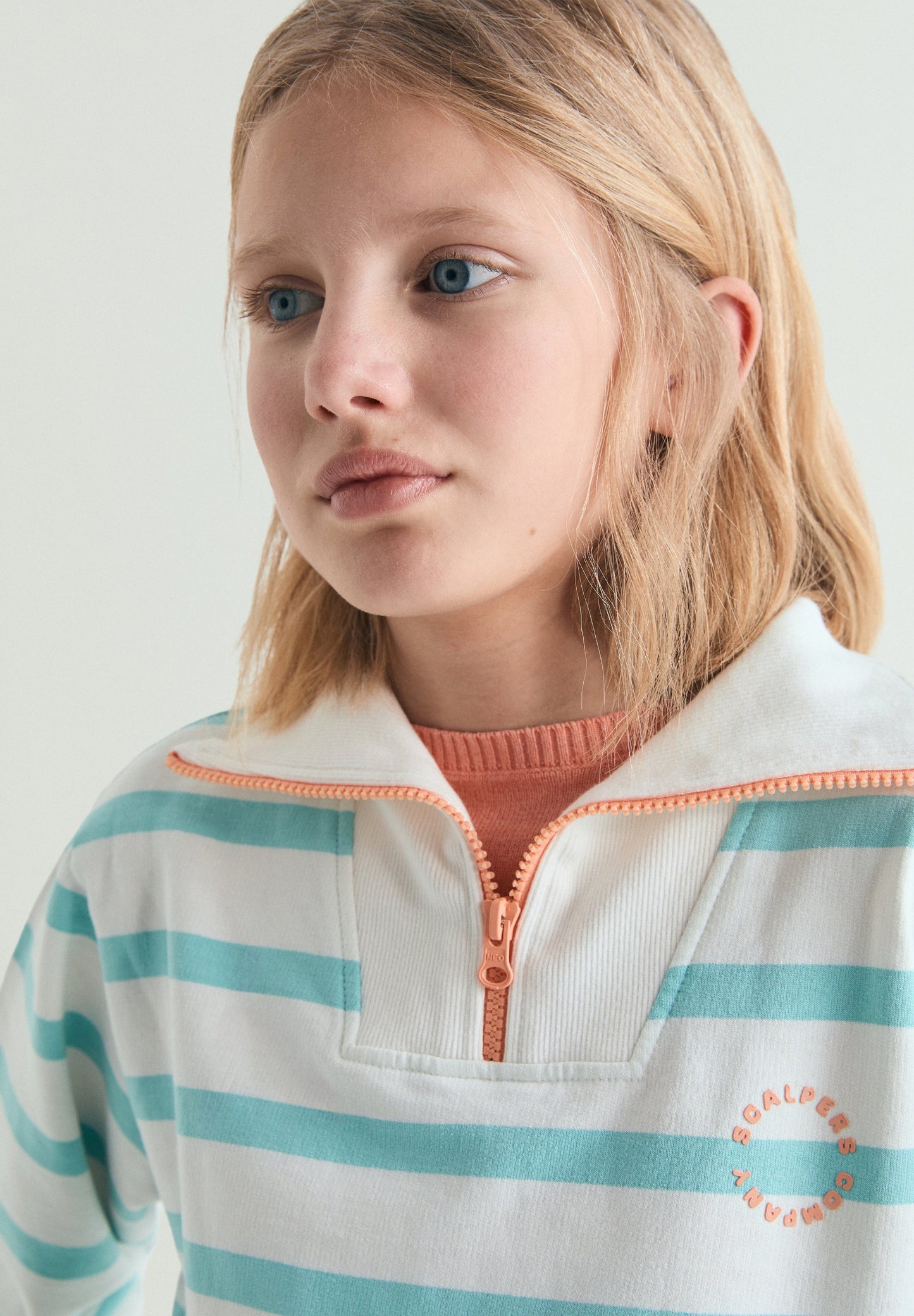 SUDADERA CUELLO ALTO RAYAS - Scalpers