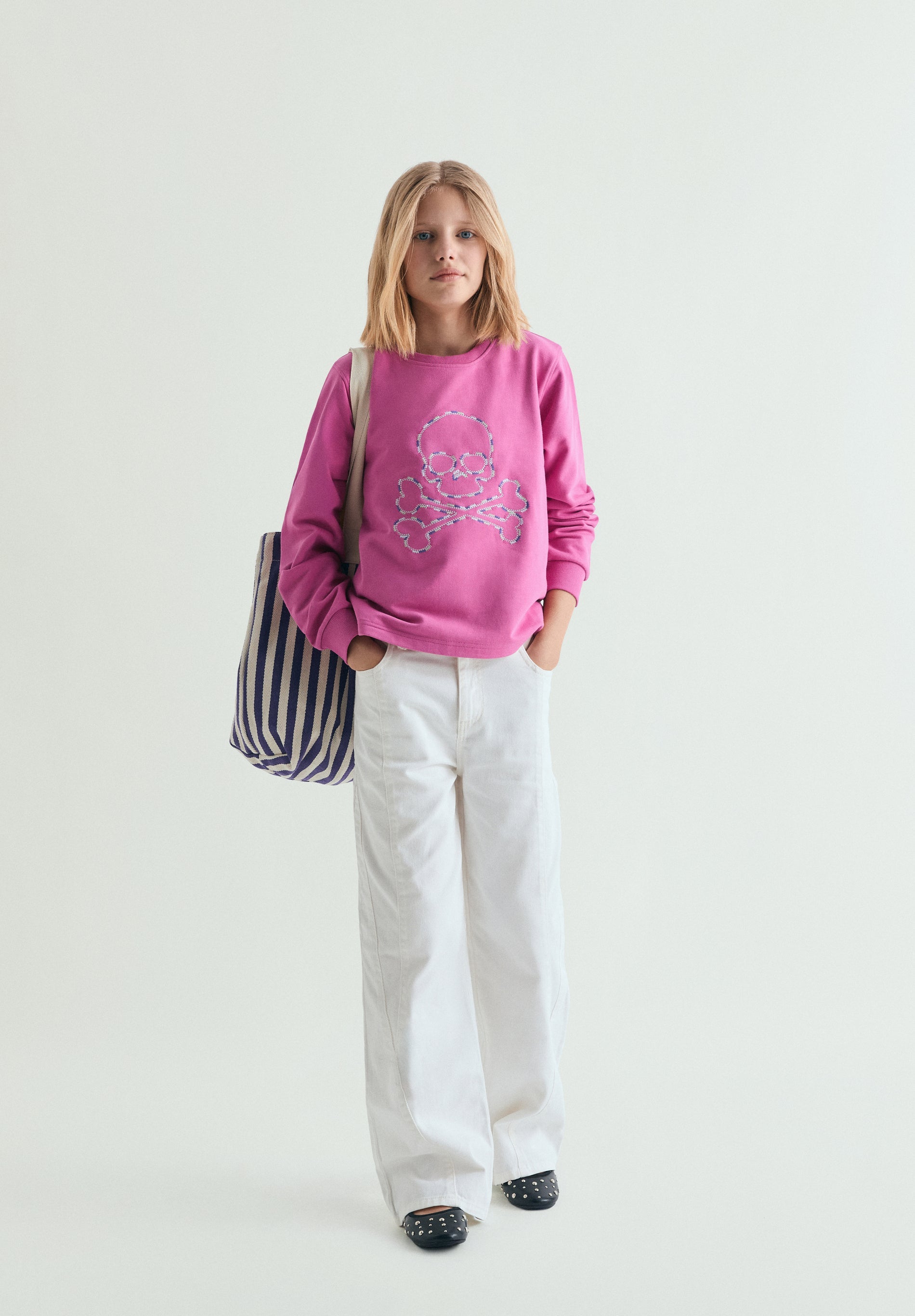 SWEATSHIRT WITH CONTRAST EMBROIDERY