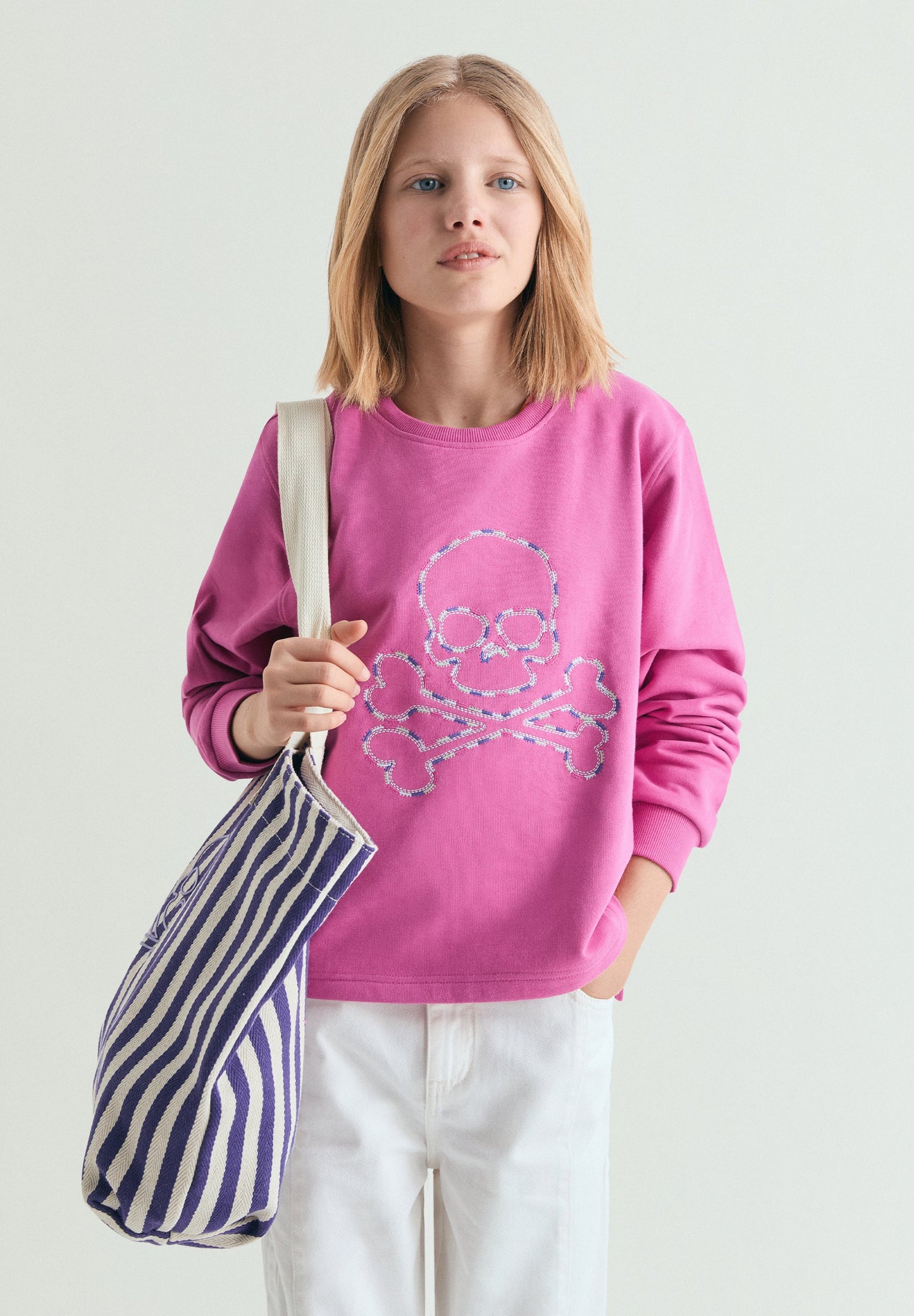 SWEATSHIRT WITH CONTRAST EMBROIDERY