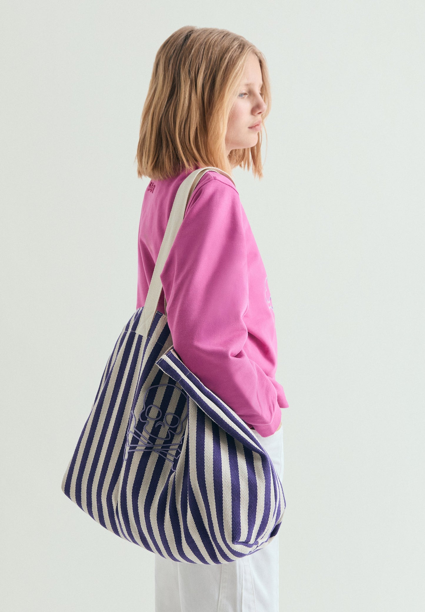 SWEATSHIRT WITH CONTRAST EMBROIDERY