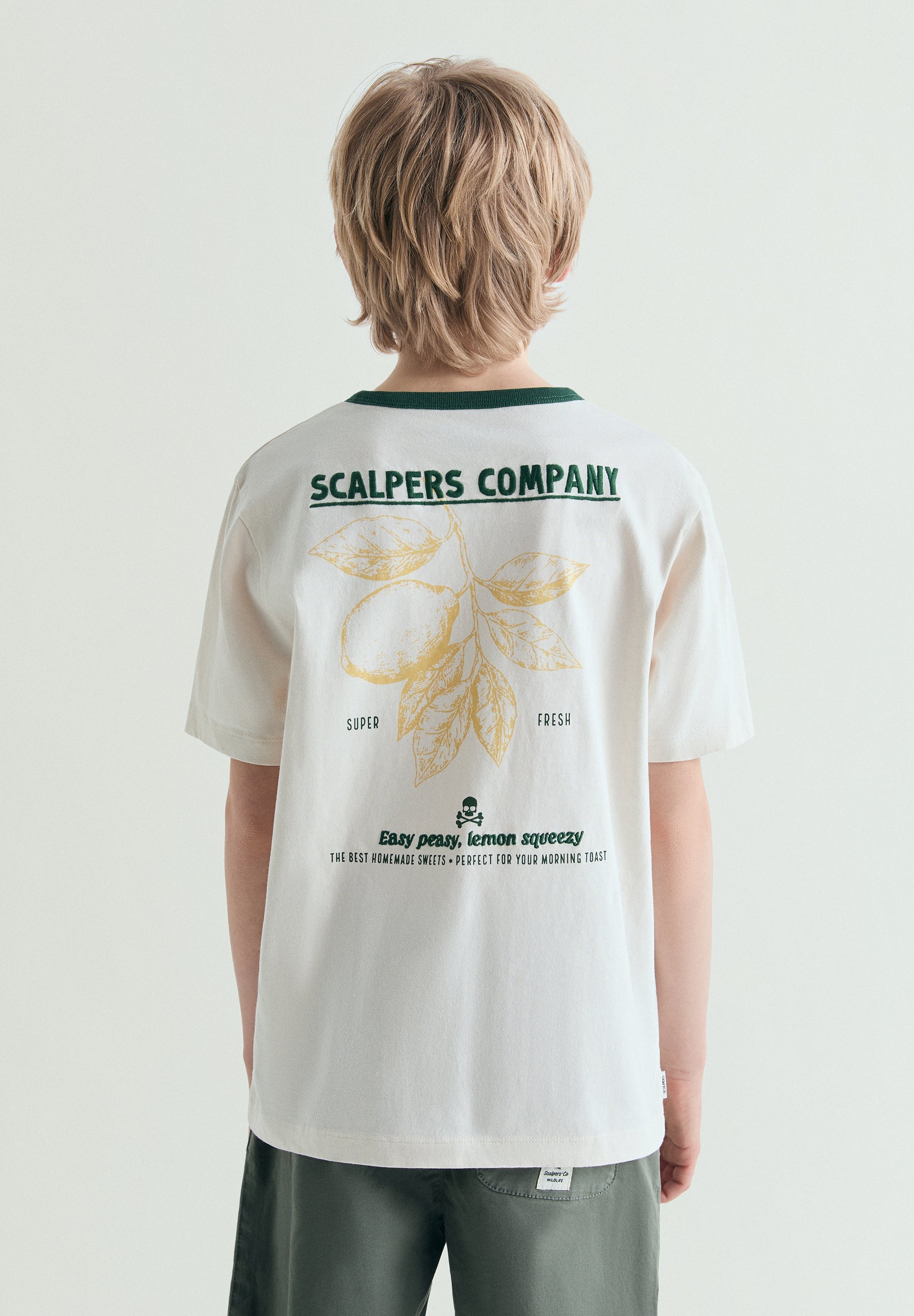 CONTRAST COLLAR T-SHIRT