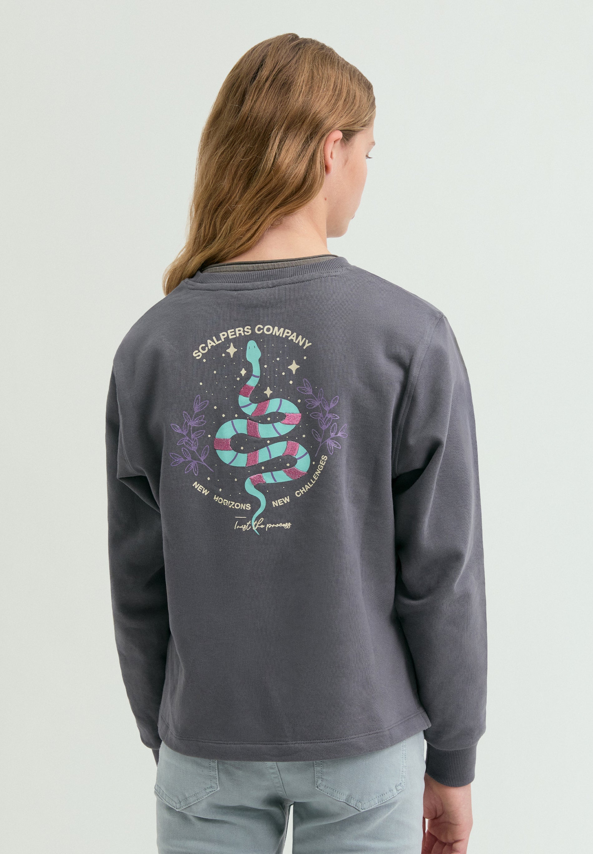 SWEATSHIRT WITH CONTRAST EMBROIDERY