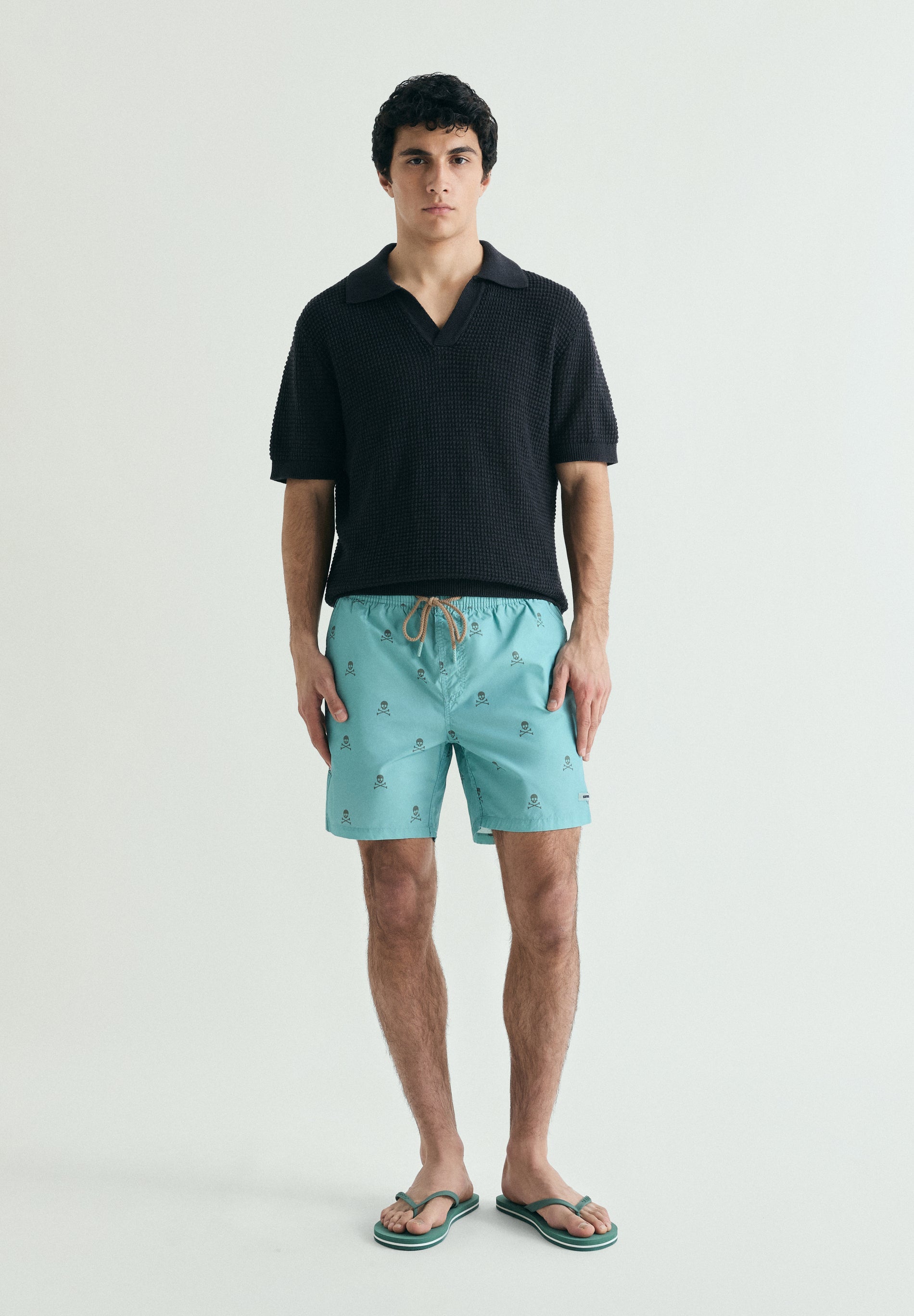 CONTRAST SKULL SWIMMING TRUNKS