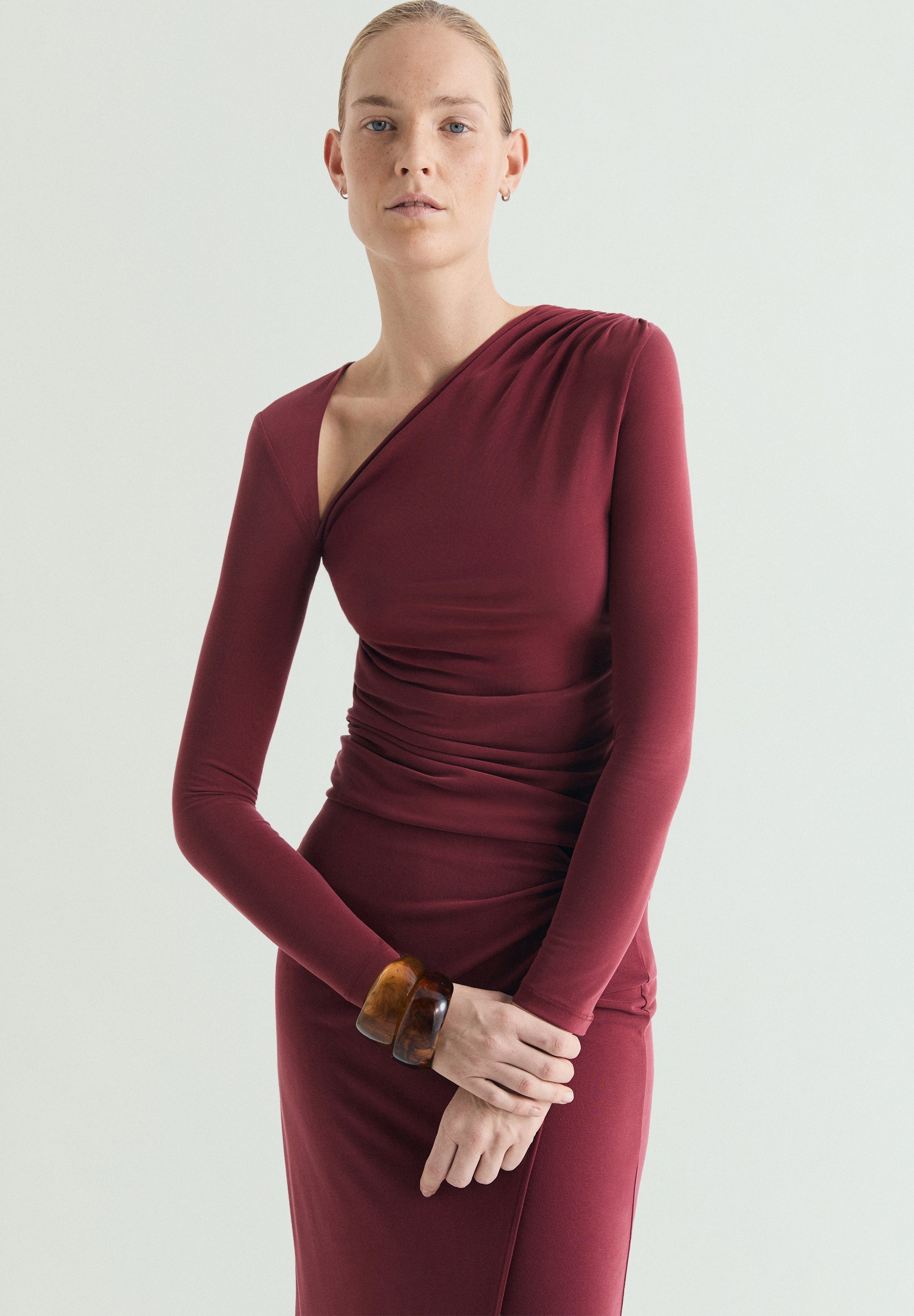 ASYMMETRIC LOOSE-FITTING T-SHIRT